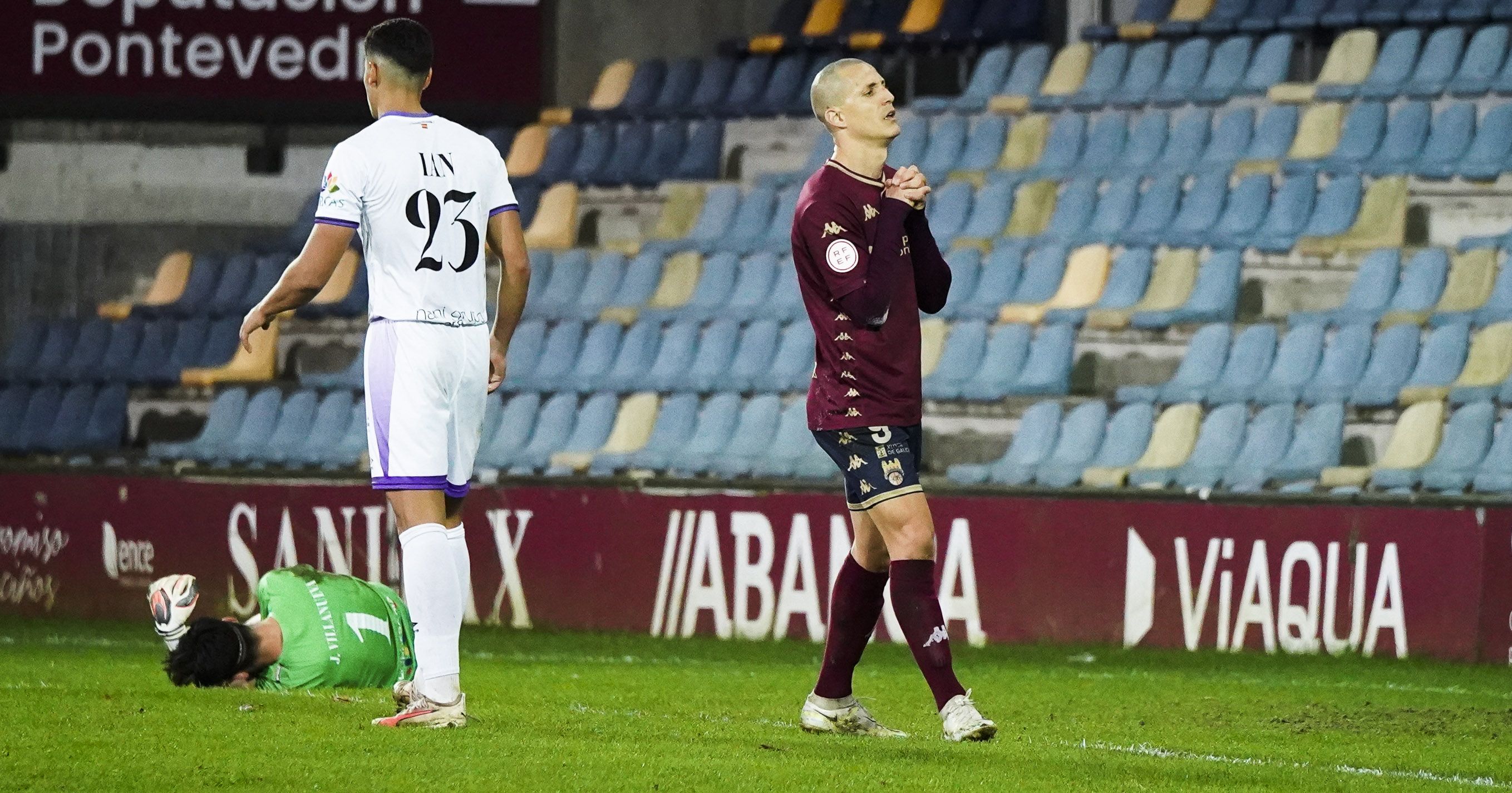 Partido entre Pontevedra CF y Salamanca CF UDS en Pasarón