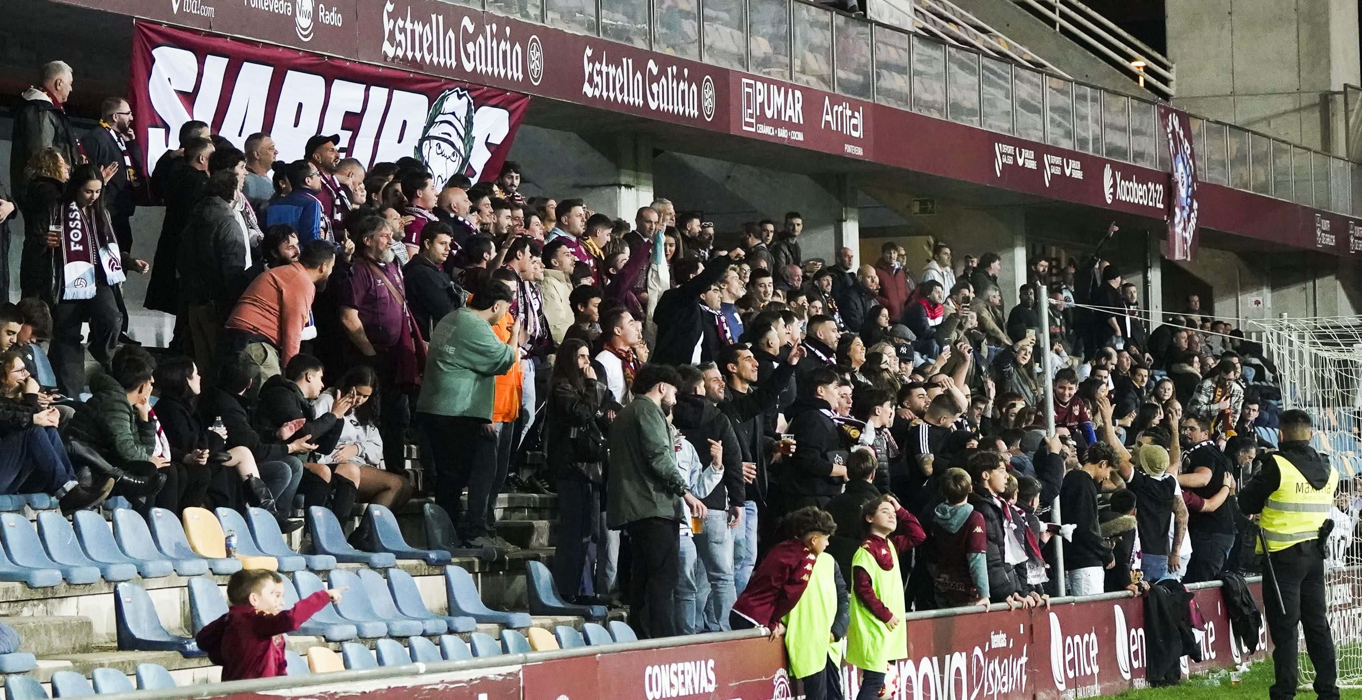 Partido entre Pontevedra CF y Salamanca CF UDS en Pasarón