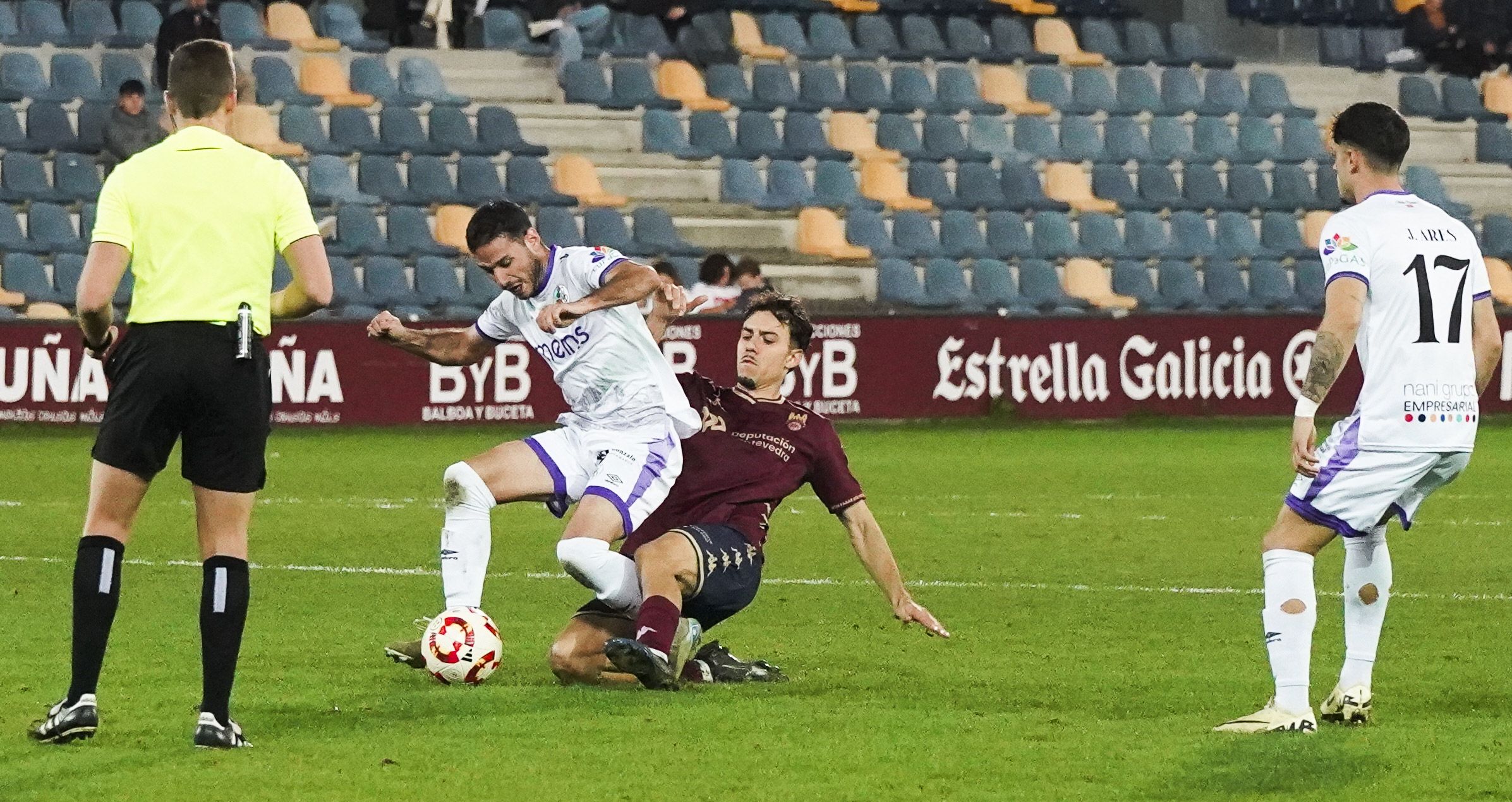 Partido entre Pontevedra CF y Salamanca CF UDS en Pasarón