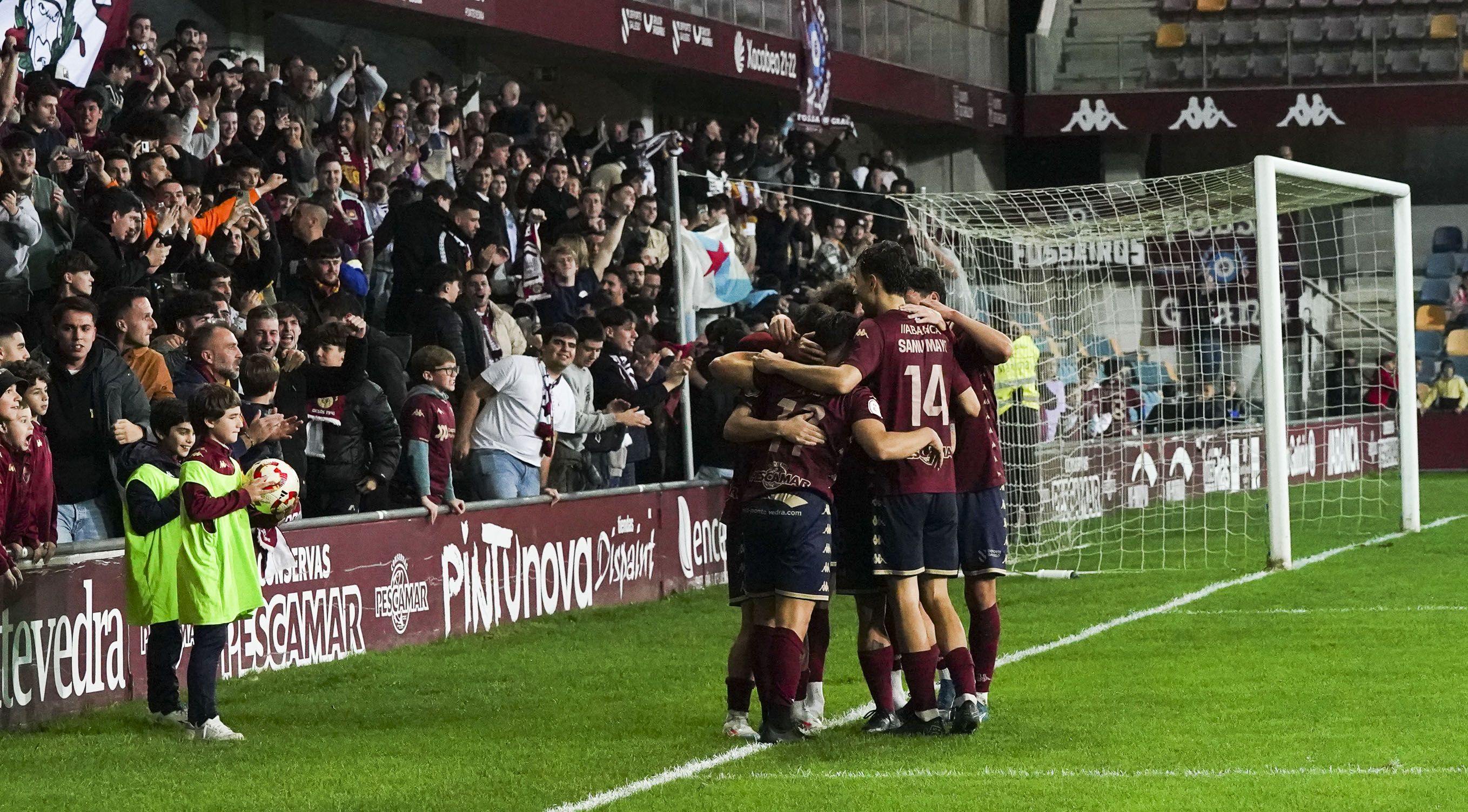 Partido entre Pontevedra CF y Salamanca CF UDS en Pasarón