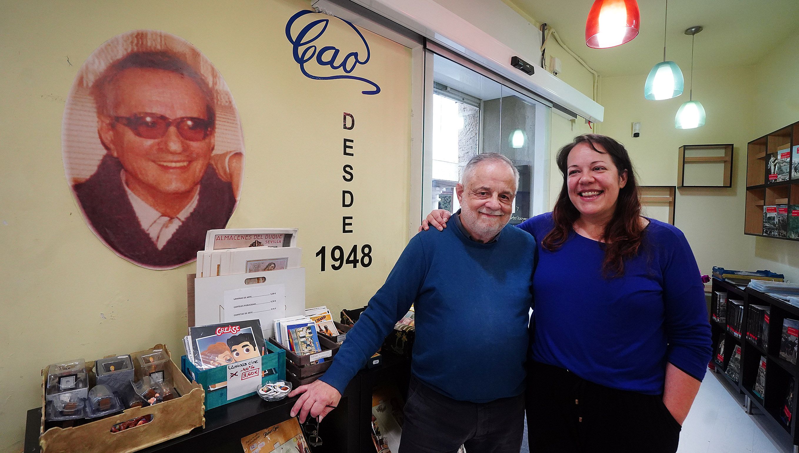 Tres xeracións de libreiros: o fundador Dámaso Carrasco, seu fillo Joaquín e a neta Laura