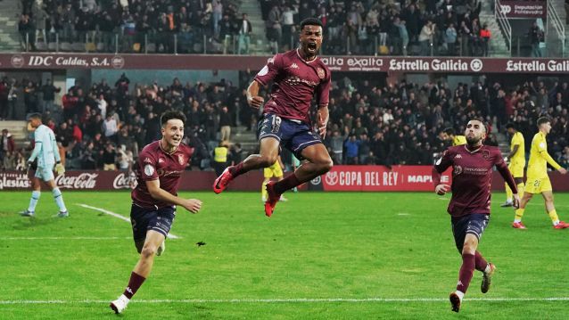 Dalisson celebra el gol que supuso el triunfo del Pontevedra contra el Villarreal