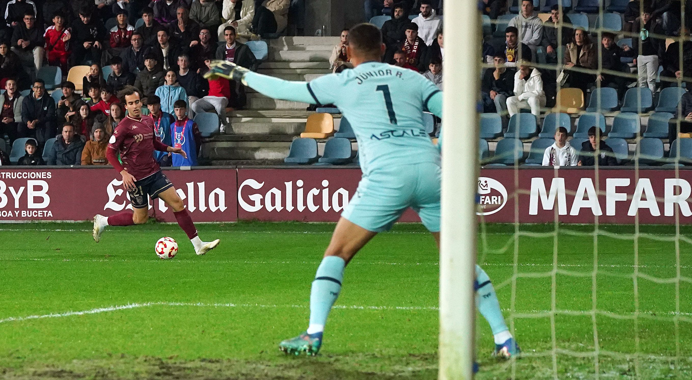 Partido de Copa entre Pontevedra e Villarreal en Pasarón