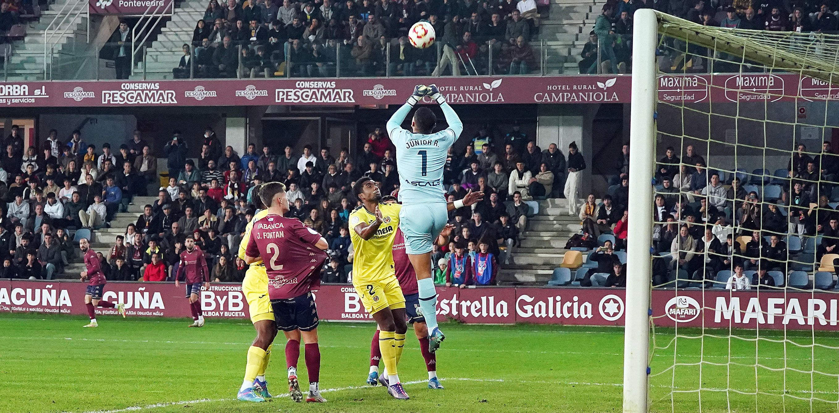 Partido de Copa entre Pontevedra e Villarreal en Pasarón