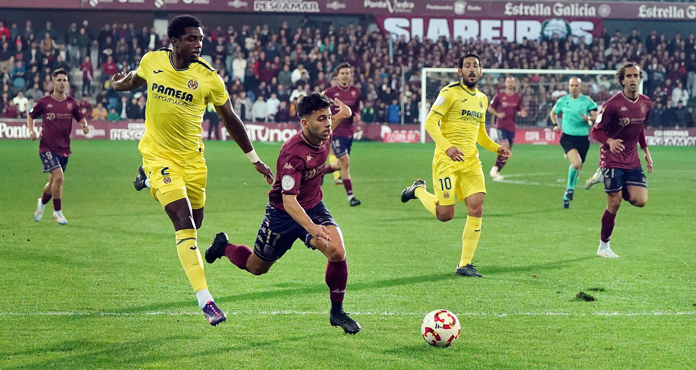 Partido de Copa entre Pontevedra e Villarreal en Pasarón