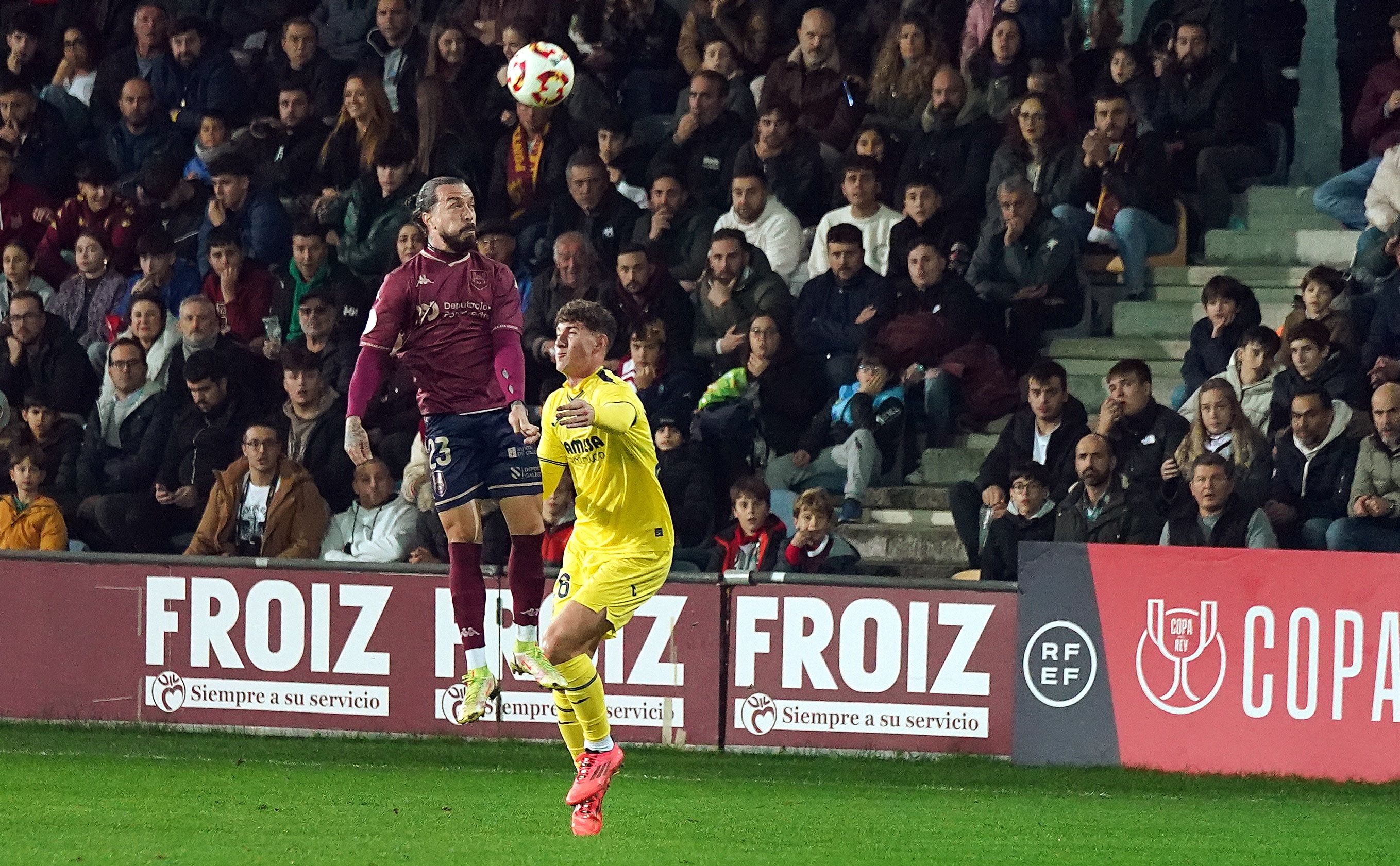 Partido de Copa entre Pontevedra e Villarreal en Pasarón