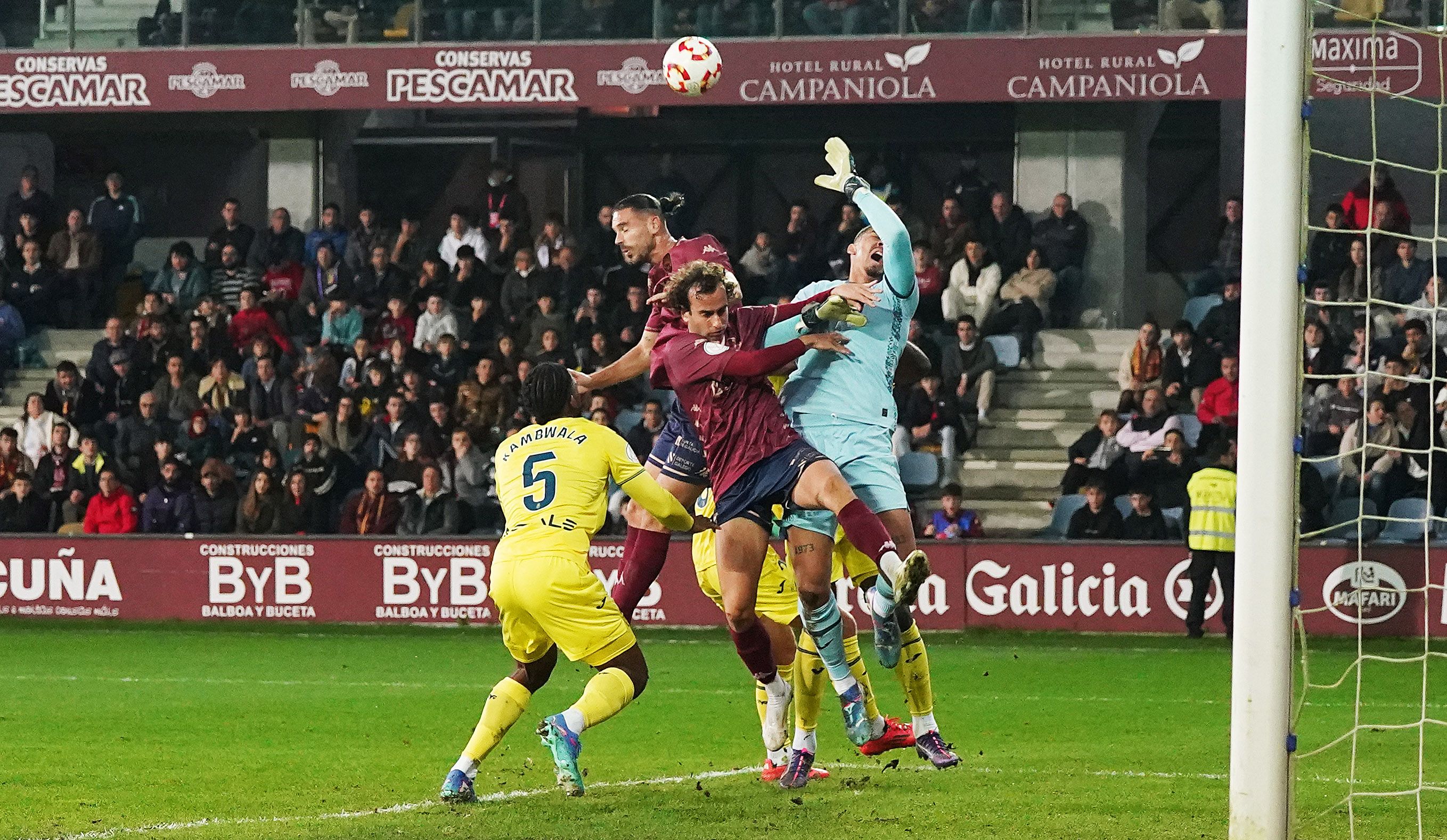 Partido de Copa entre Pontevedra e Villarreal en Pasarón