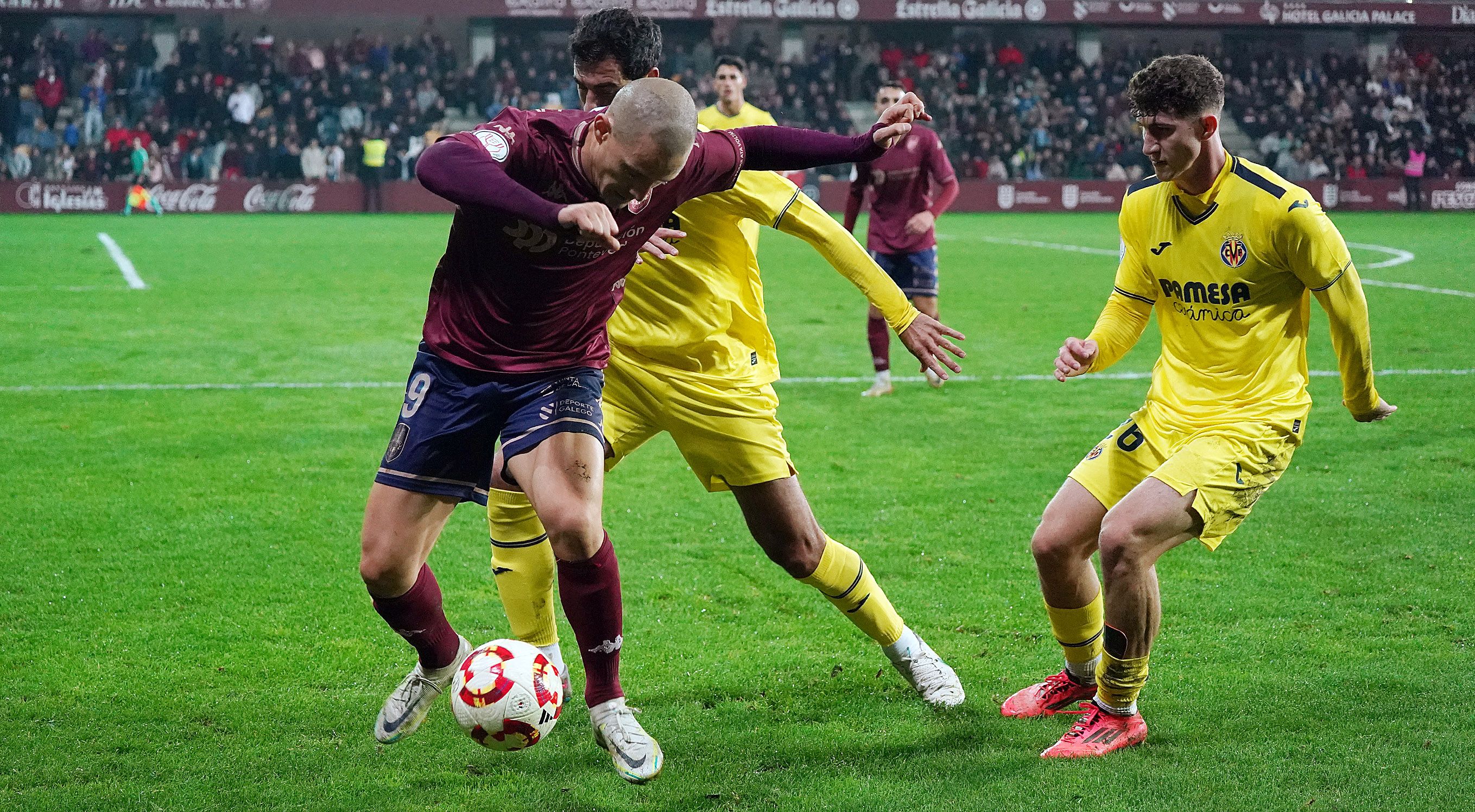 Partido de Copa entre Pontevedra e Villarreal en Pasarón