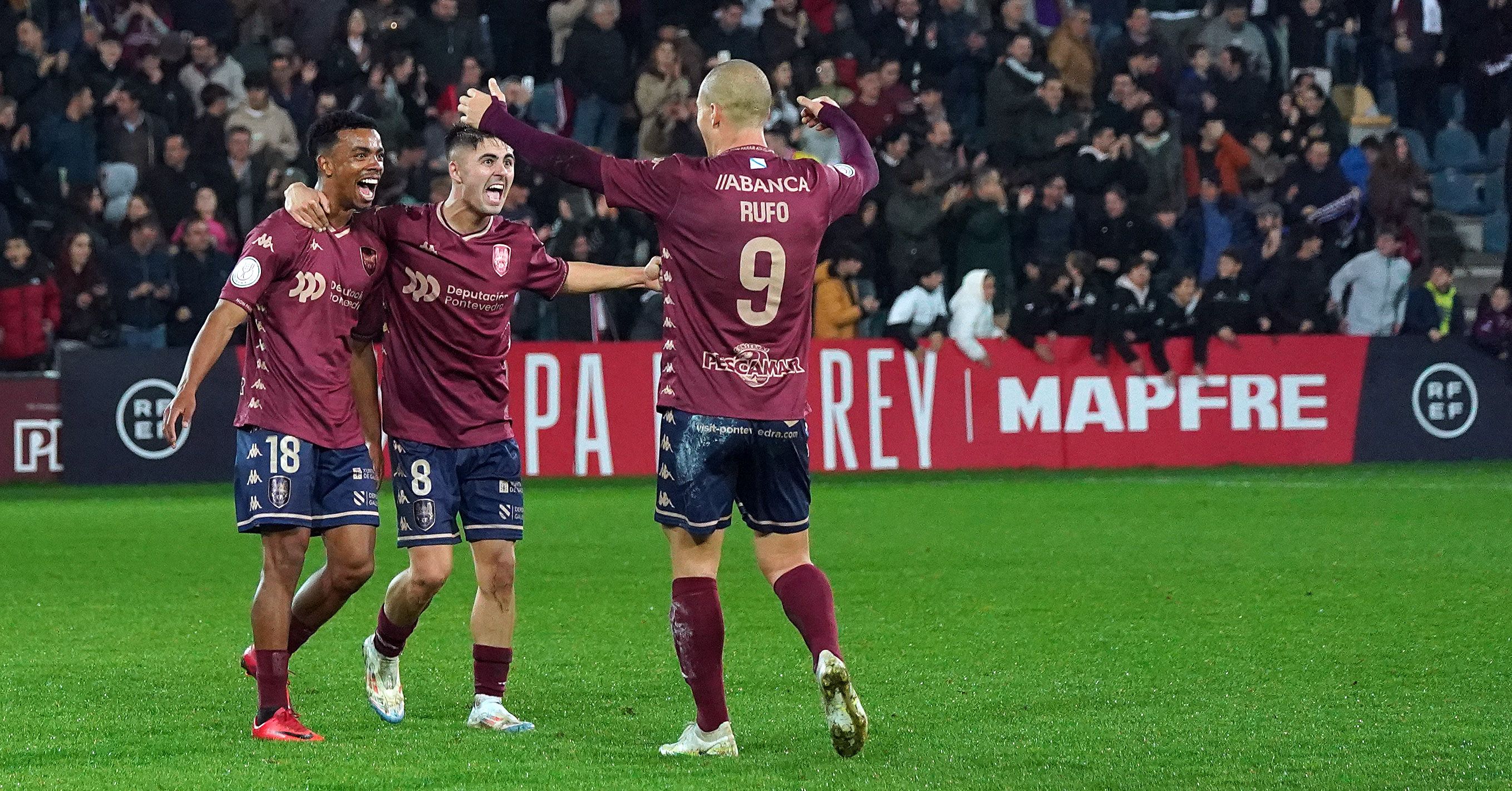 Partido de Copa entre Pontevedra e Villarreal en Pasarón