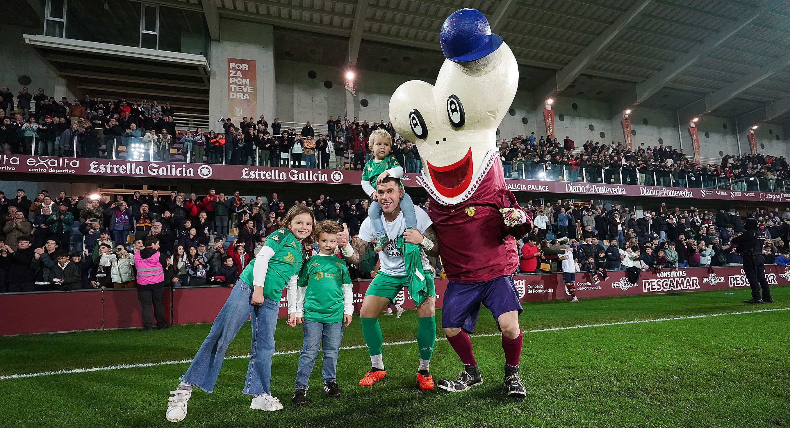 Partido de Copa entre Pontevedra e Villarreal en Pasarón