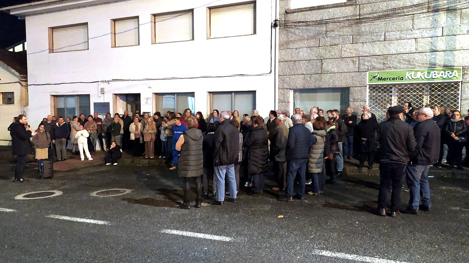 Concentración veciñal en Barro pola ausencia de médicos