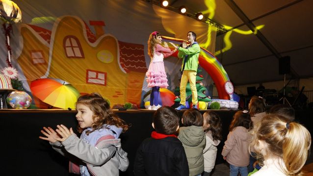 Actuación de Juan D y Beatriz en el Nadal de Poio