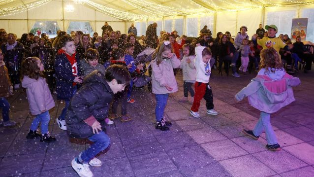 Actuación de Juan D y Beatriz en el Nadal de Poio