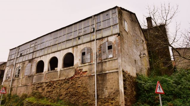 Edificio da escola vella de Pardesoa (Foto Juan Soto).