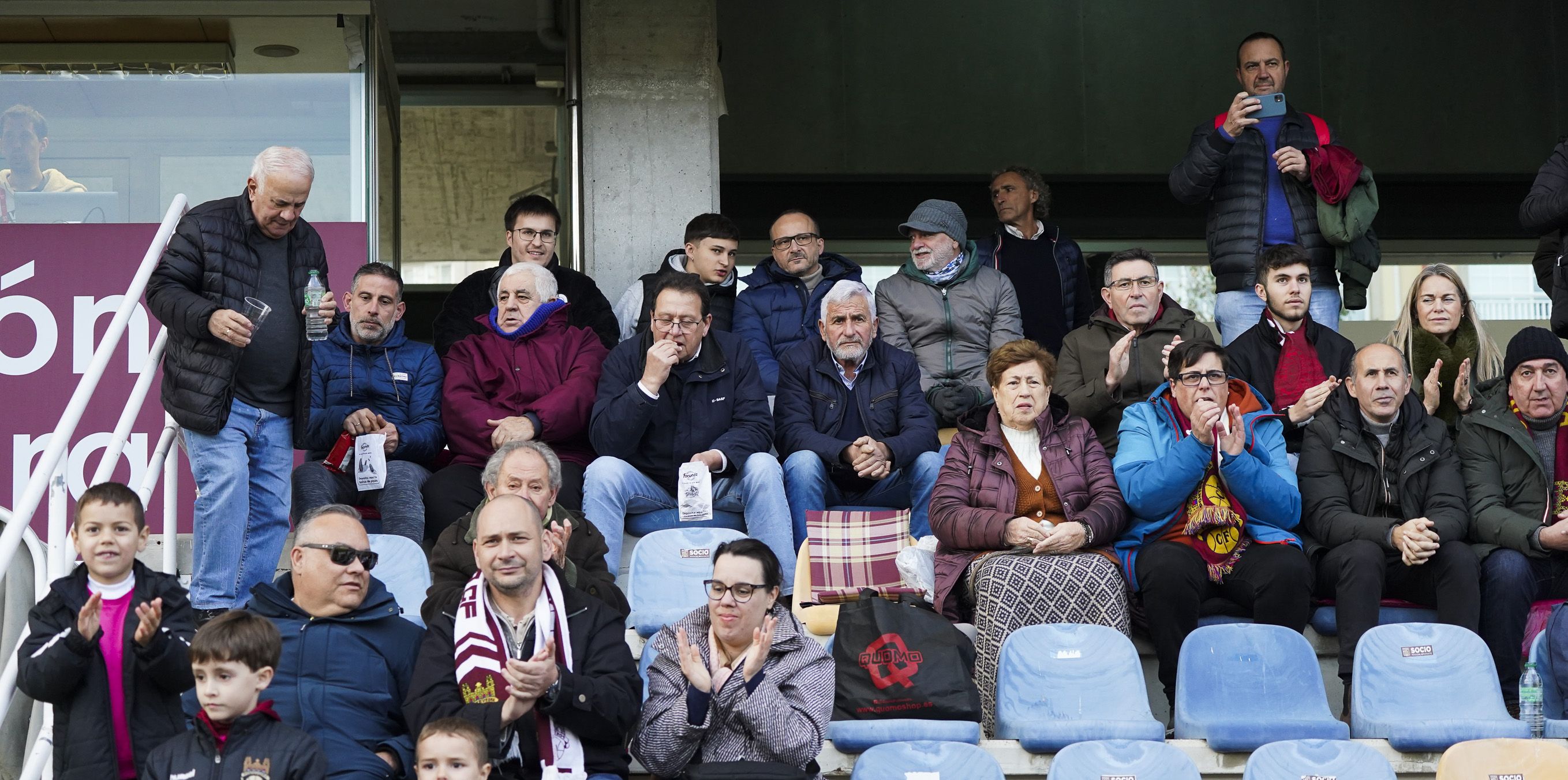 Partido entre Pontevedra CF e Gimnástica de Torrelavega en Pasarón