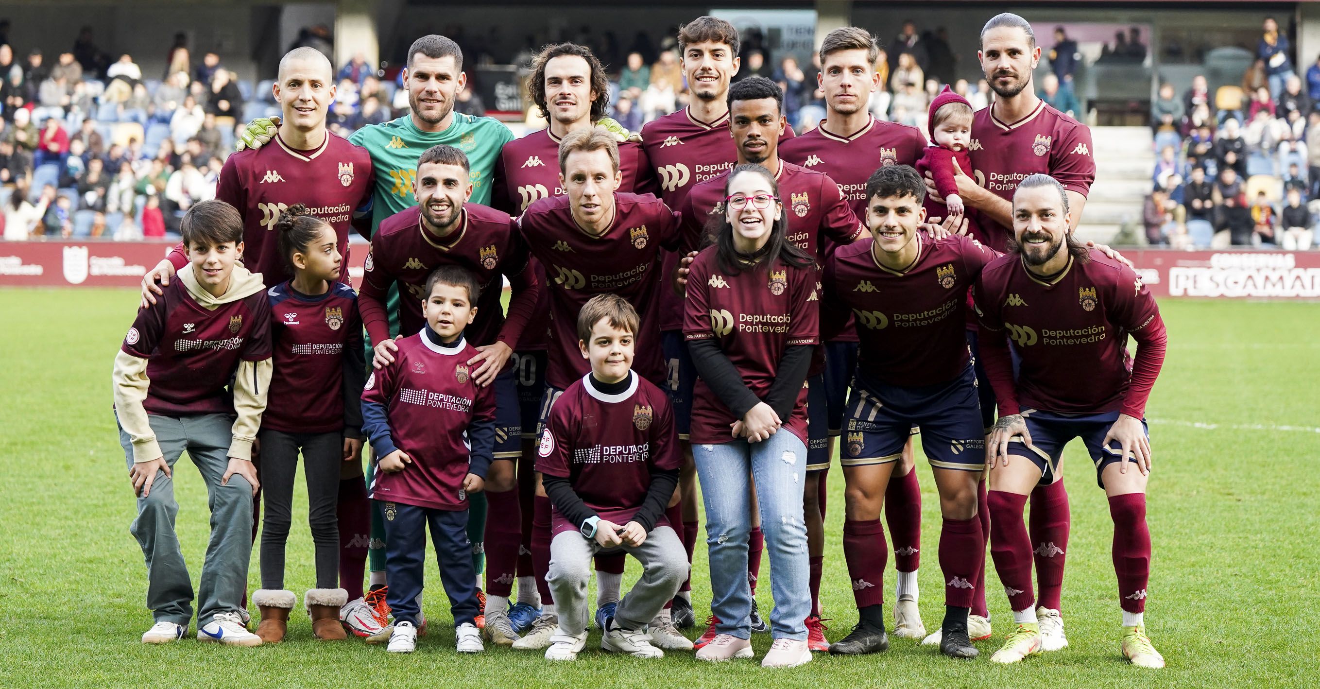 Partido entre Pontevedra CF e Gimnástica de Torrelavega en Pasarón