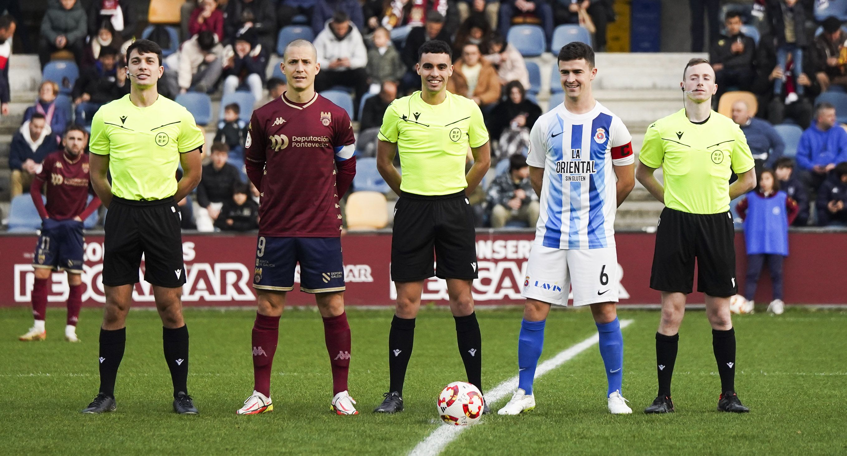 Partido entre Pontevedra CF e Gimnástica de Torrelavega en Pasarón