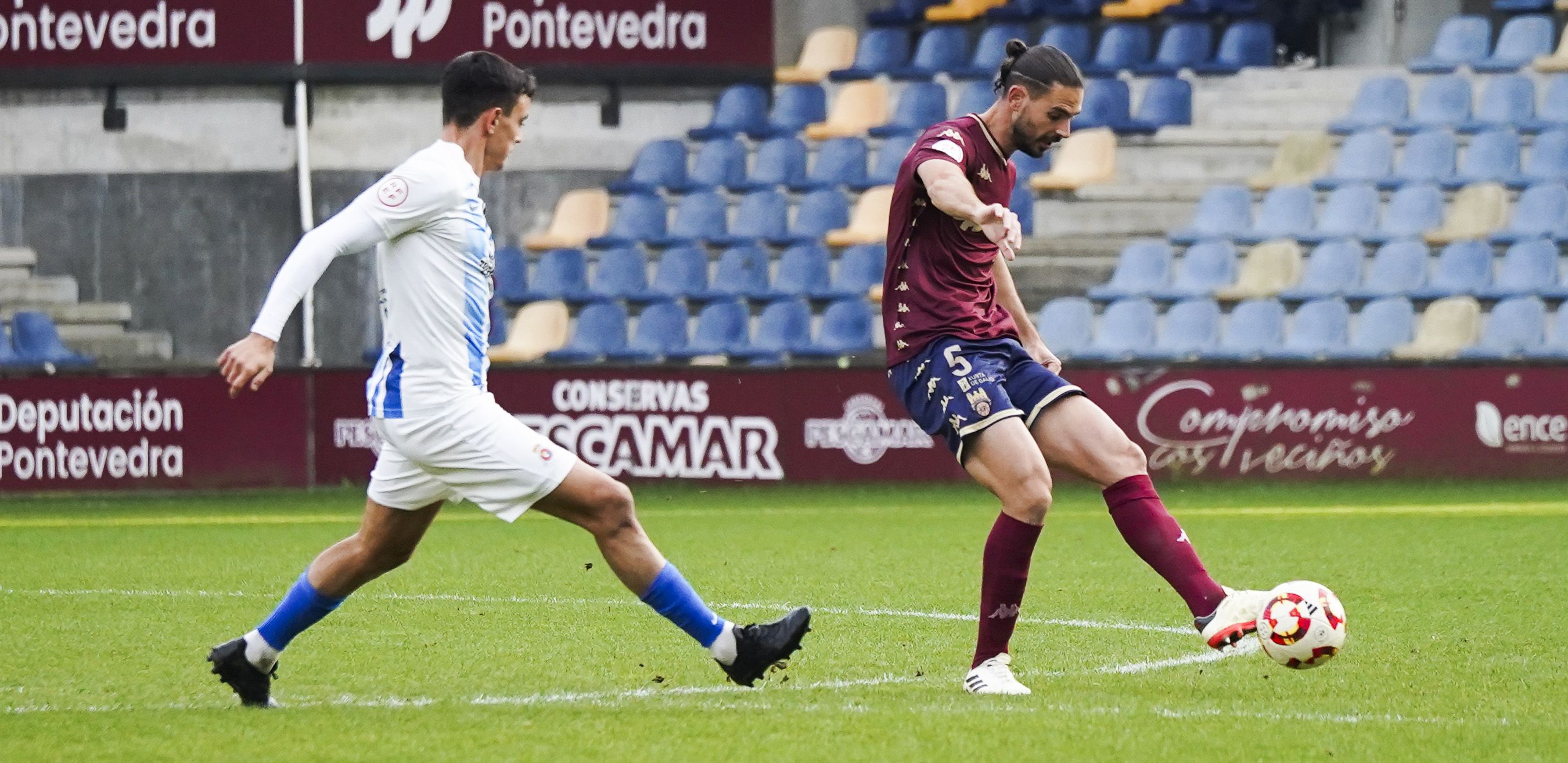 Partido entre Pontevedra CF e Gimnástica de Torrelavega en Pasarón