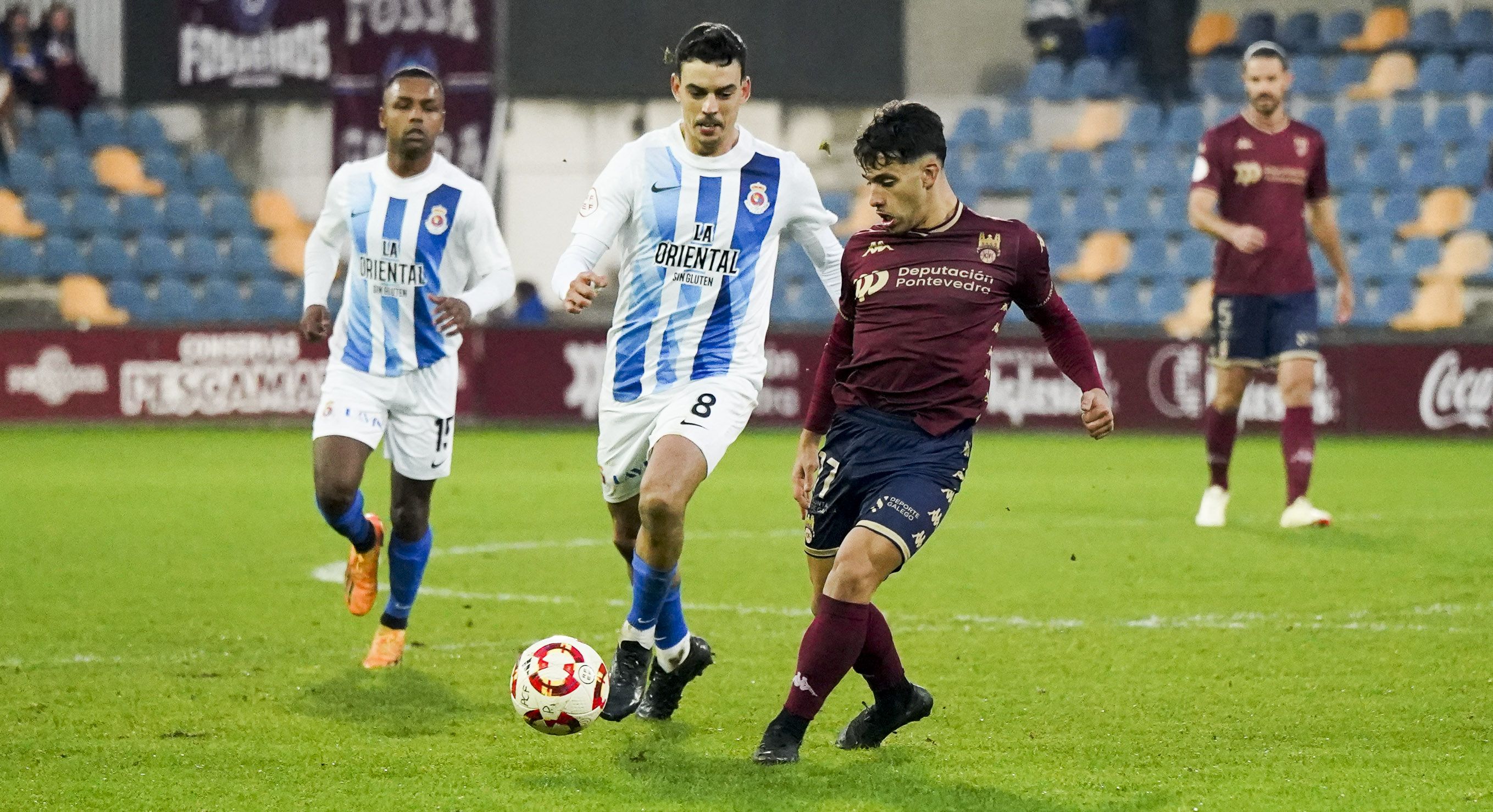 Partido entre Pontevedra CF e Gimnástica de Torrelavega en Pasarón