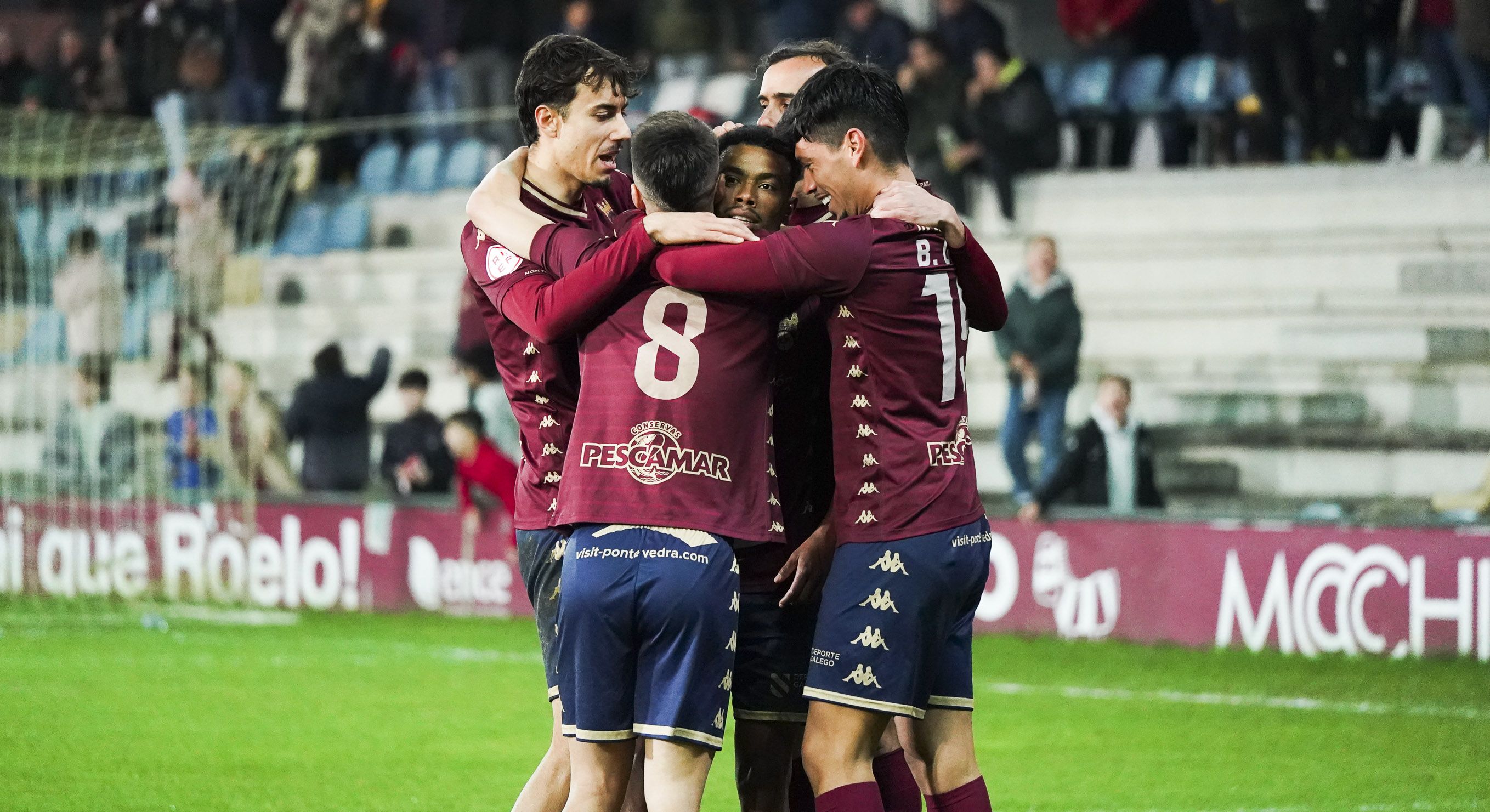 Partido entre Pontevedra CF e Gimnástica de Torrelavega en Pasarón