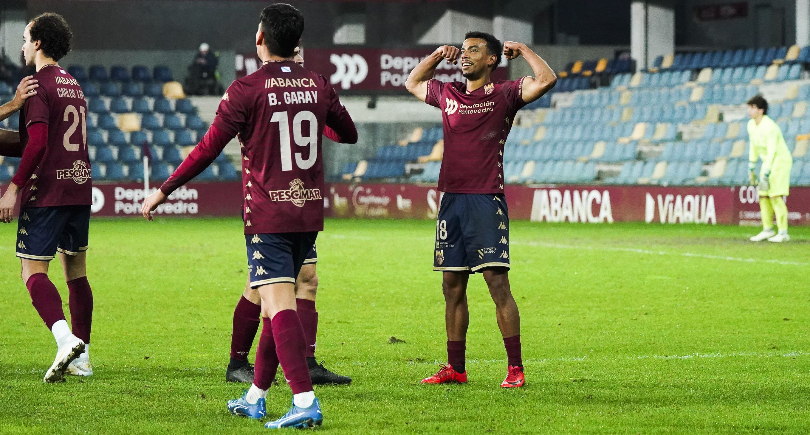 Partido entre Pontevedra CF e Gimnástica de Torrelavega en Pasarón