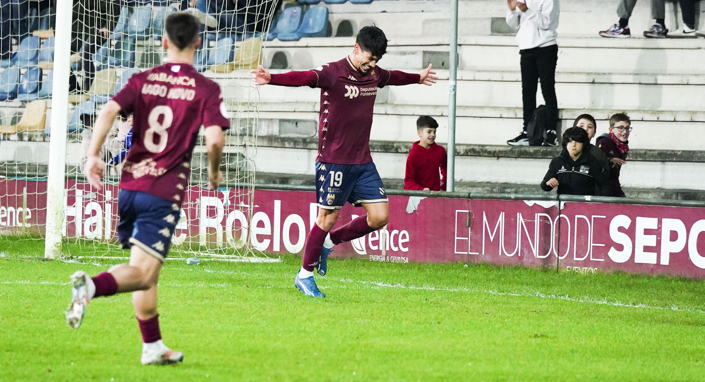 Partido entre Pontevedra CF e Gimnástica de Torrelavega en Pasarón