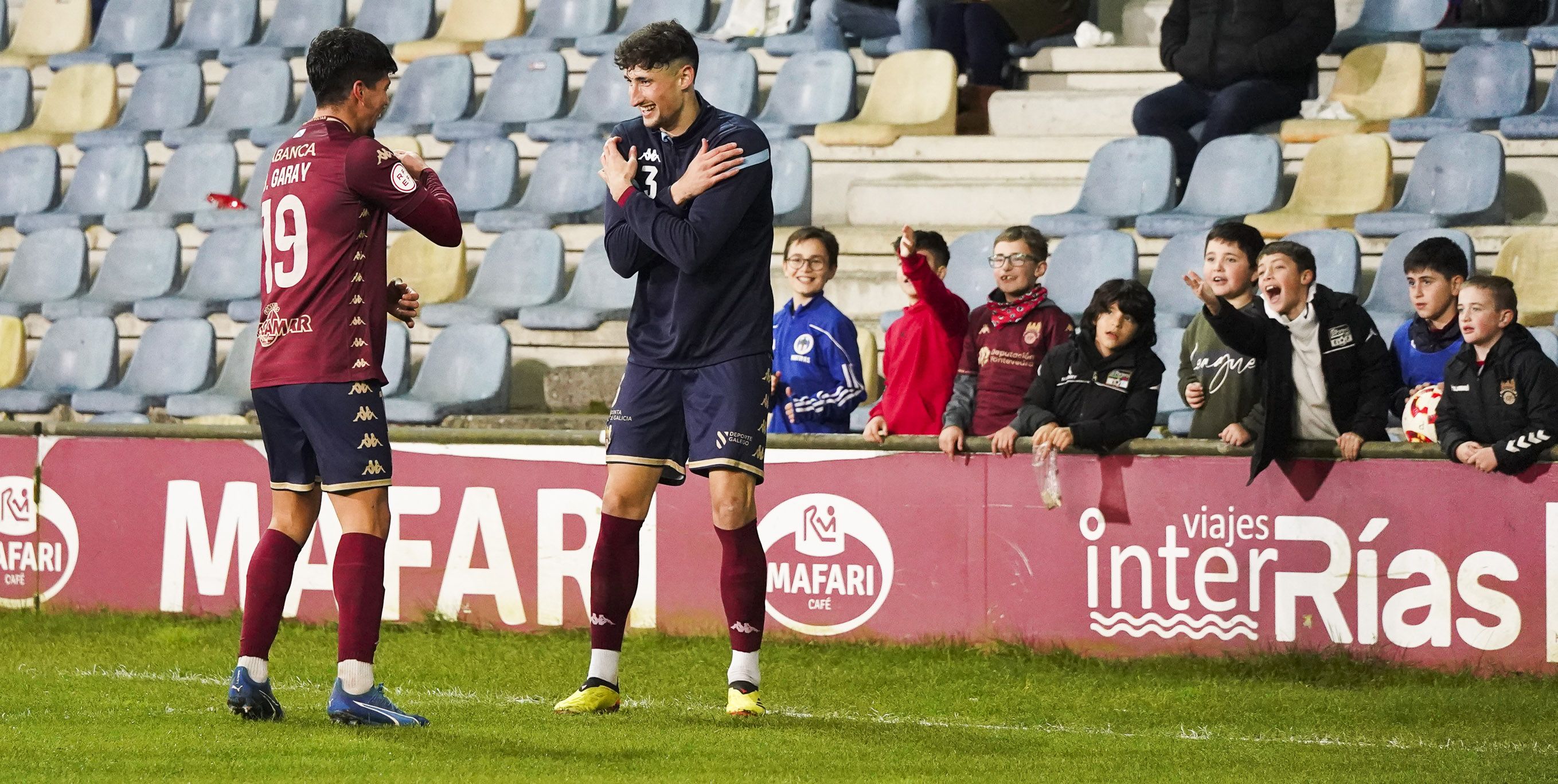 Partido entre Pontevedra CF e Gimnástica de Torrelavega en Pasarón