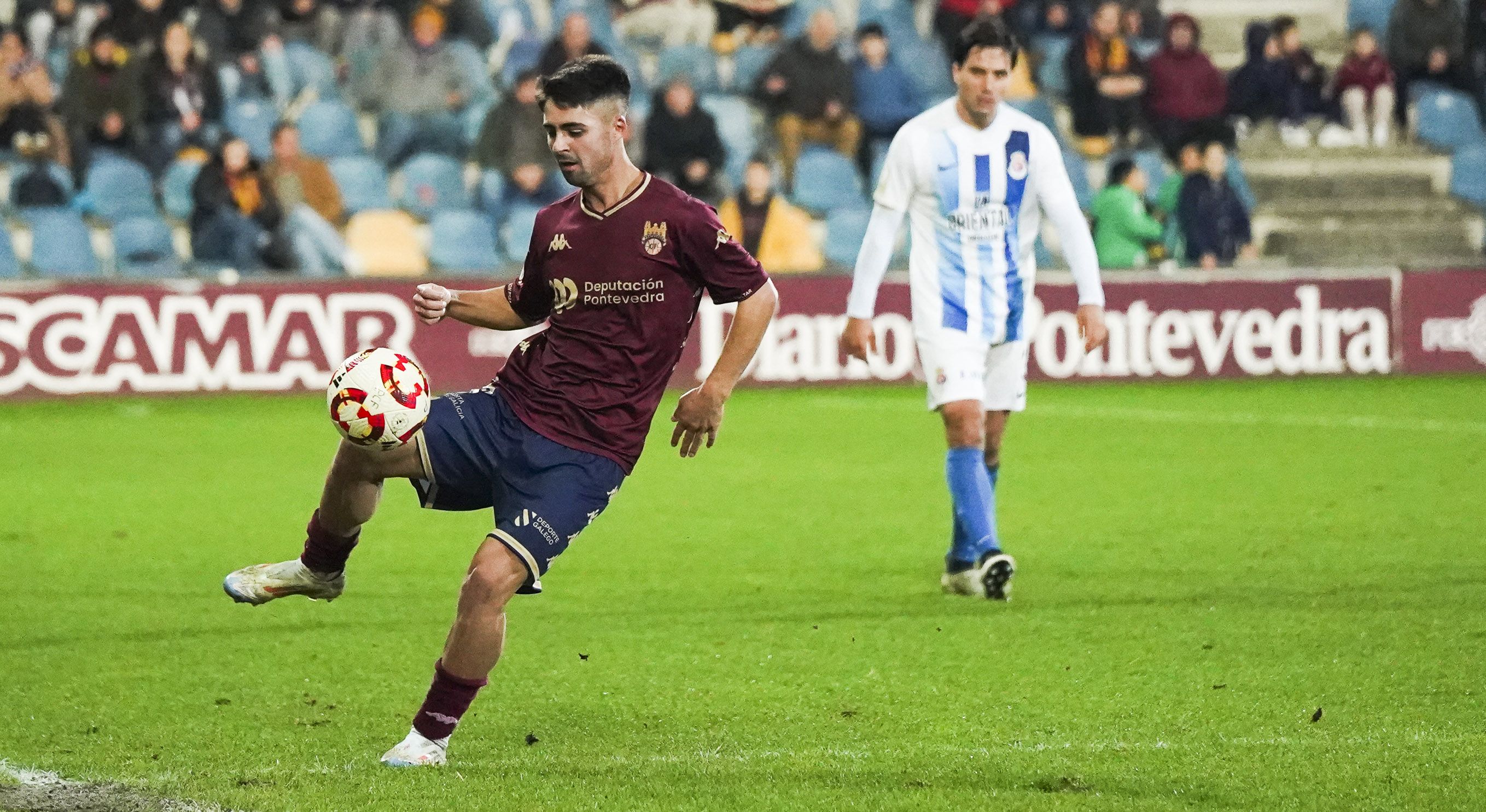 Partido entre Pontevedra CF e Gimnástica de Torrelavega en Pasarón