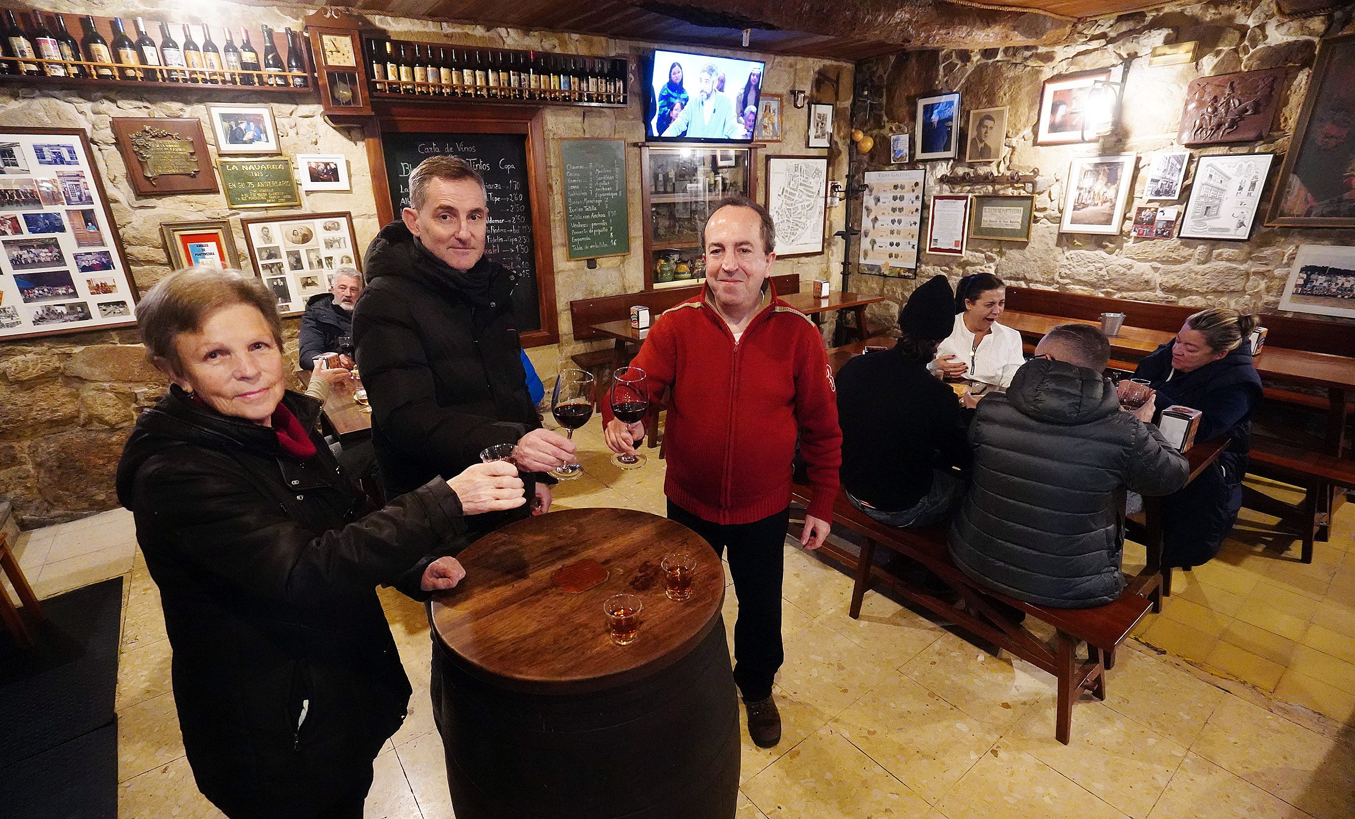 Milagros Guzmán, Chema Ureta e Rafael Fernández brindan polo centenario de La Navarra