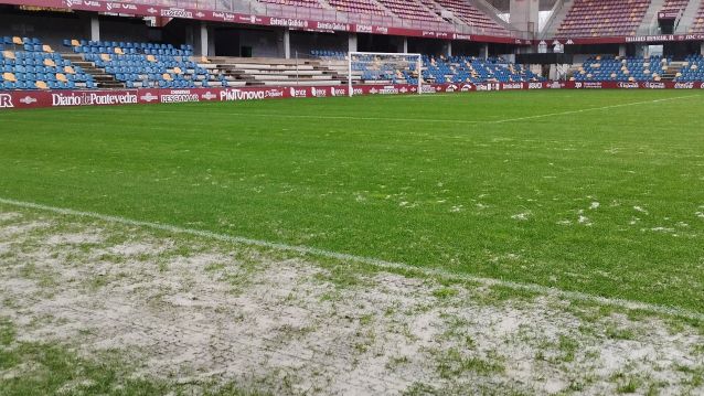 Tratamiento con arena en el Estadio Municipal de Pasarón 