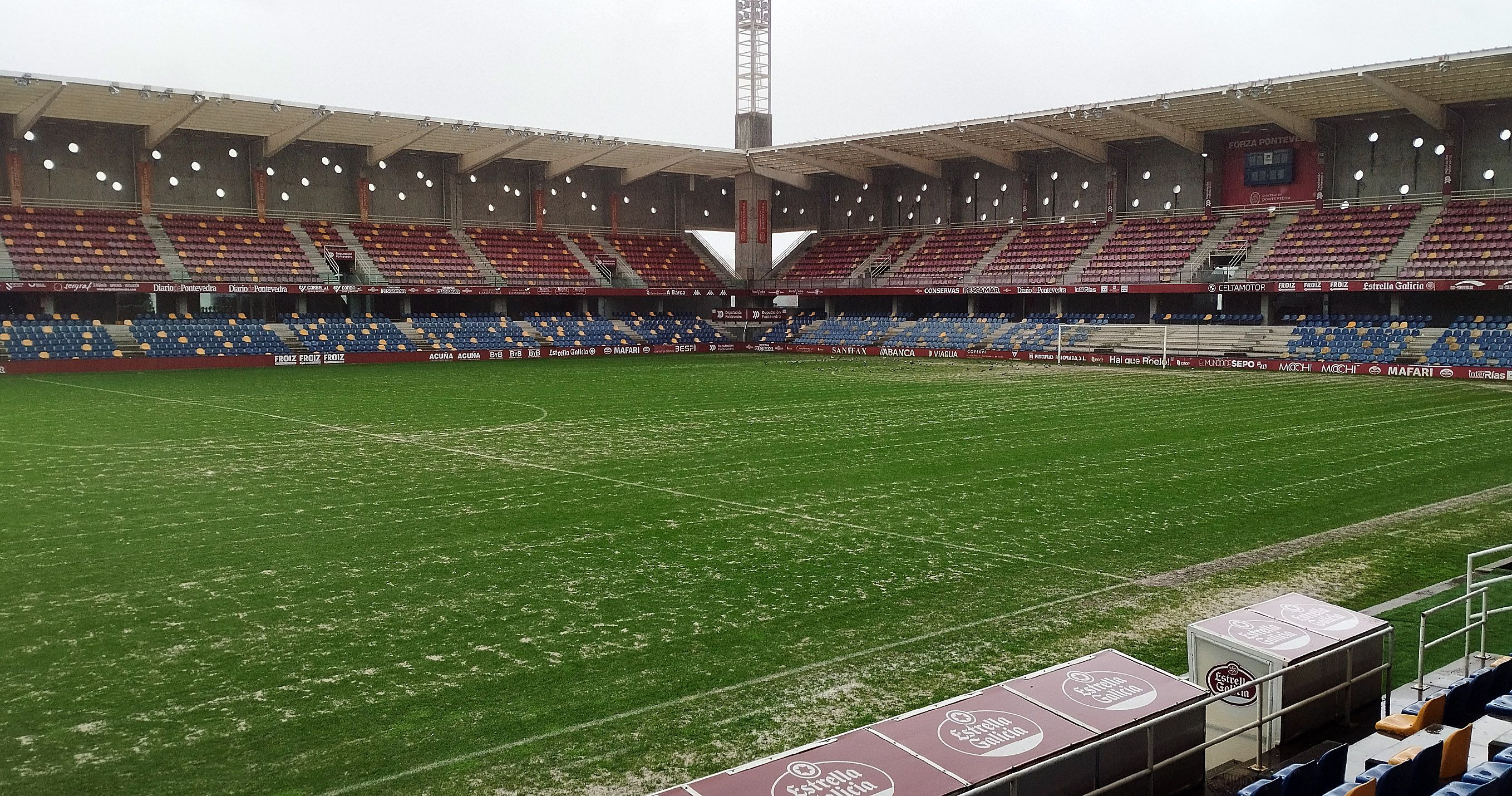 Tratamento con area no Estadio Municipal de Pasarón 