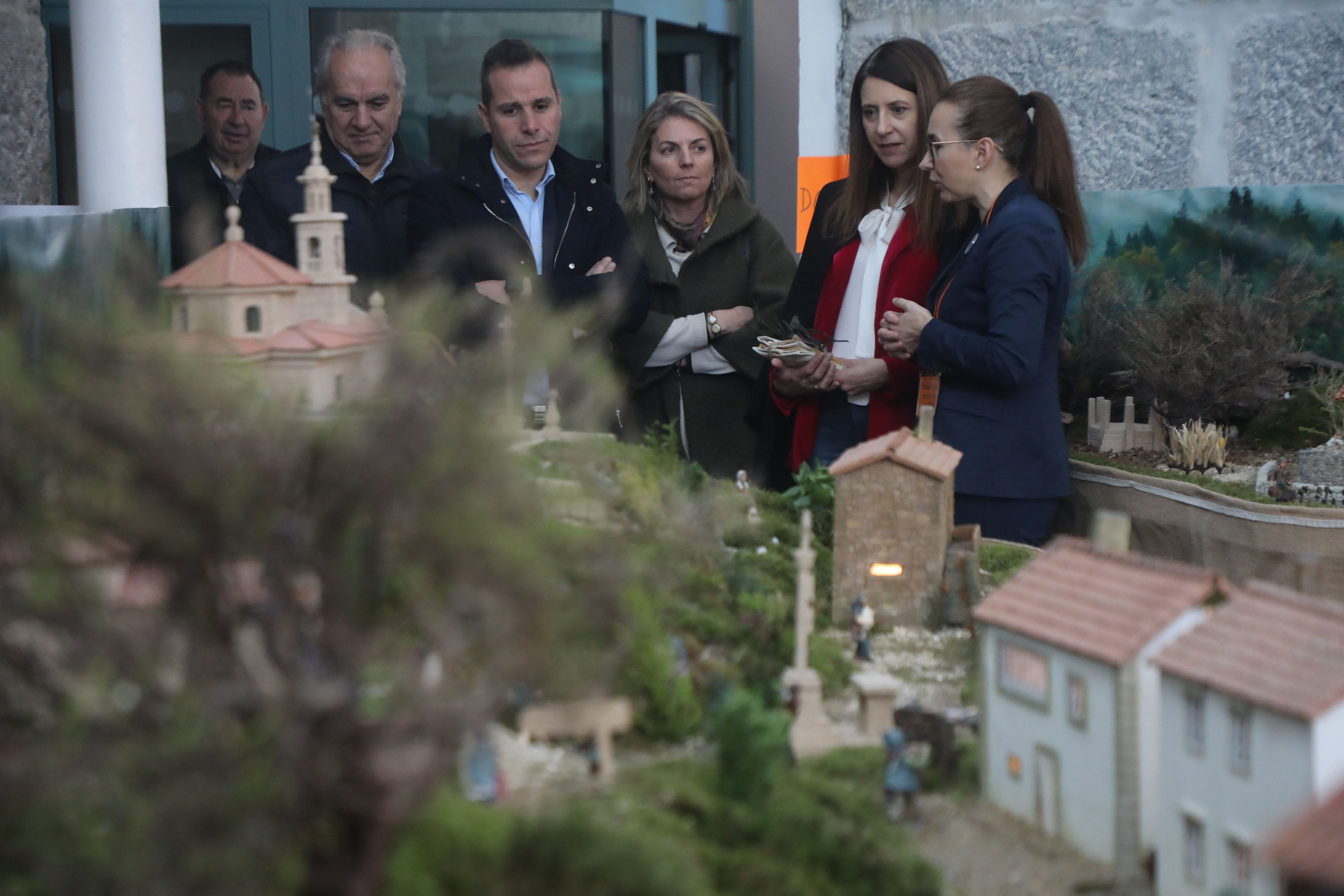 A conselleira de Medio Rural, María José Gómez, visita o belén de Moraña