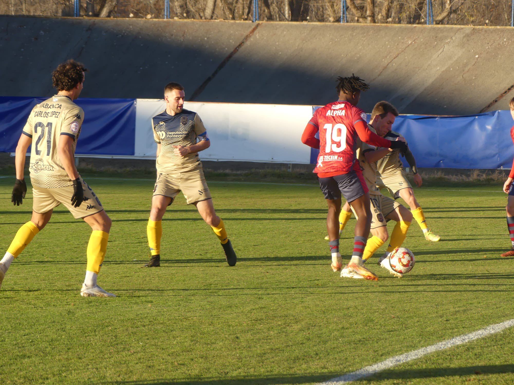 Partido entre Ávila e Pontevedra no Adolfo Suárez