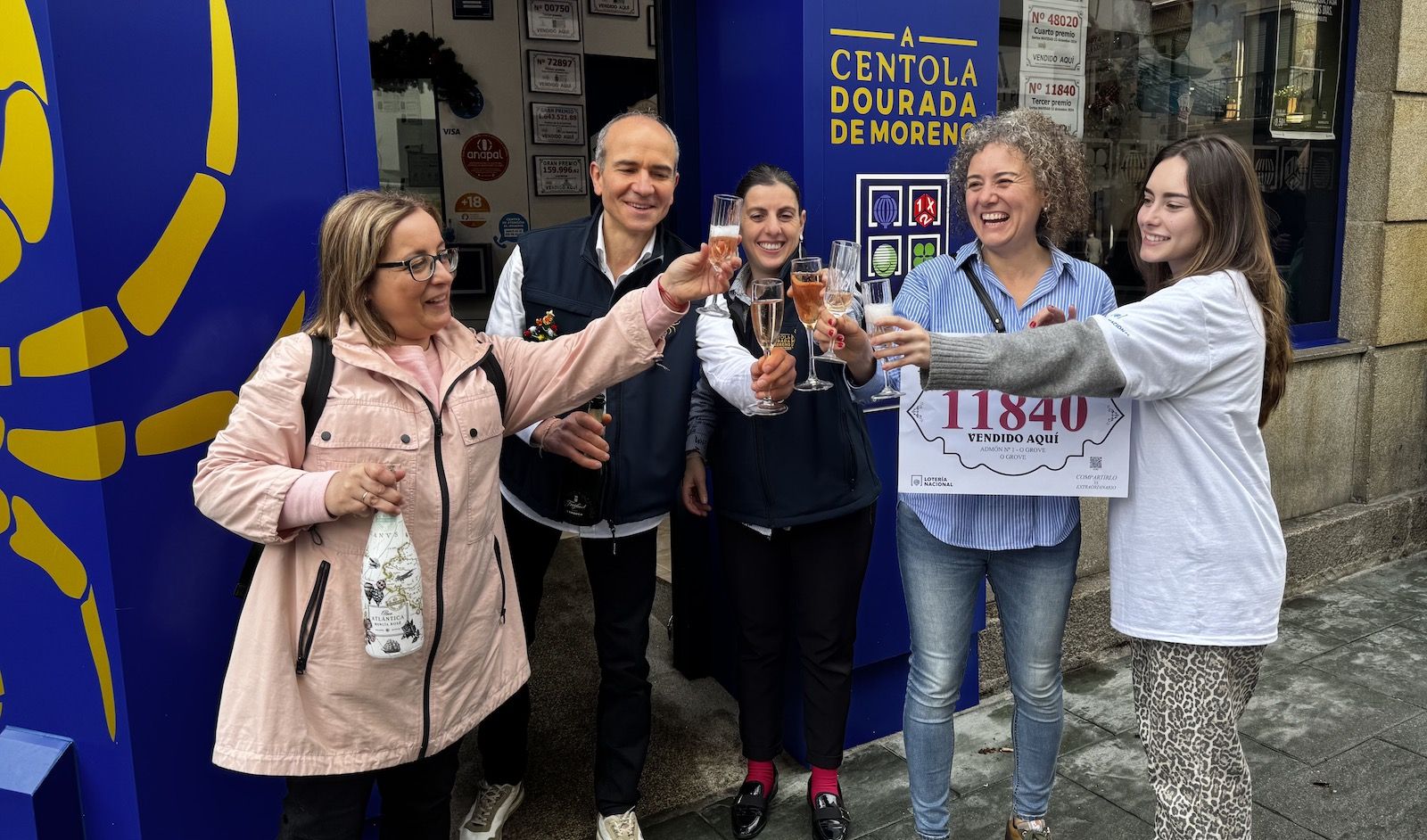 Celebración no Grove co terceiro premio da Lotería de Nadal