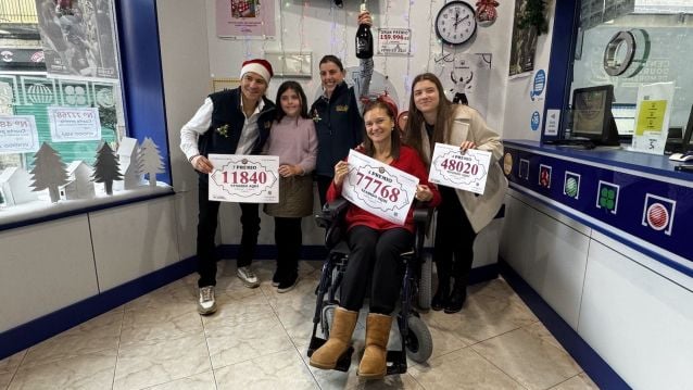 Celebración no Grove dos tres premios da Lotería de Nadal