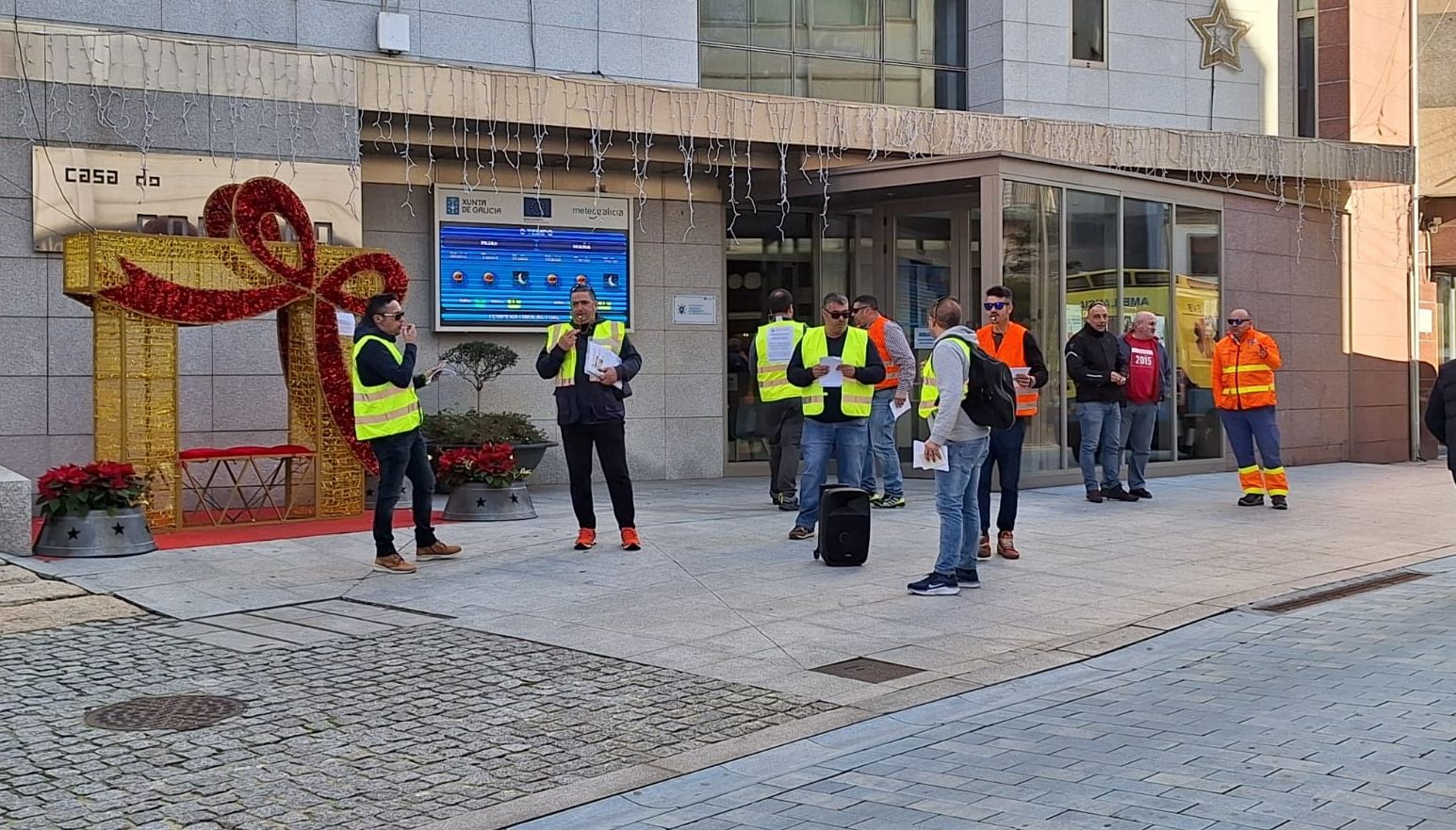 Trabajadores de Emerxencias Sanxenxo protestan polo peche do 24 e 31 de decembro