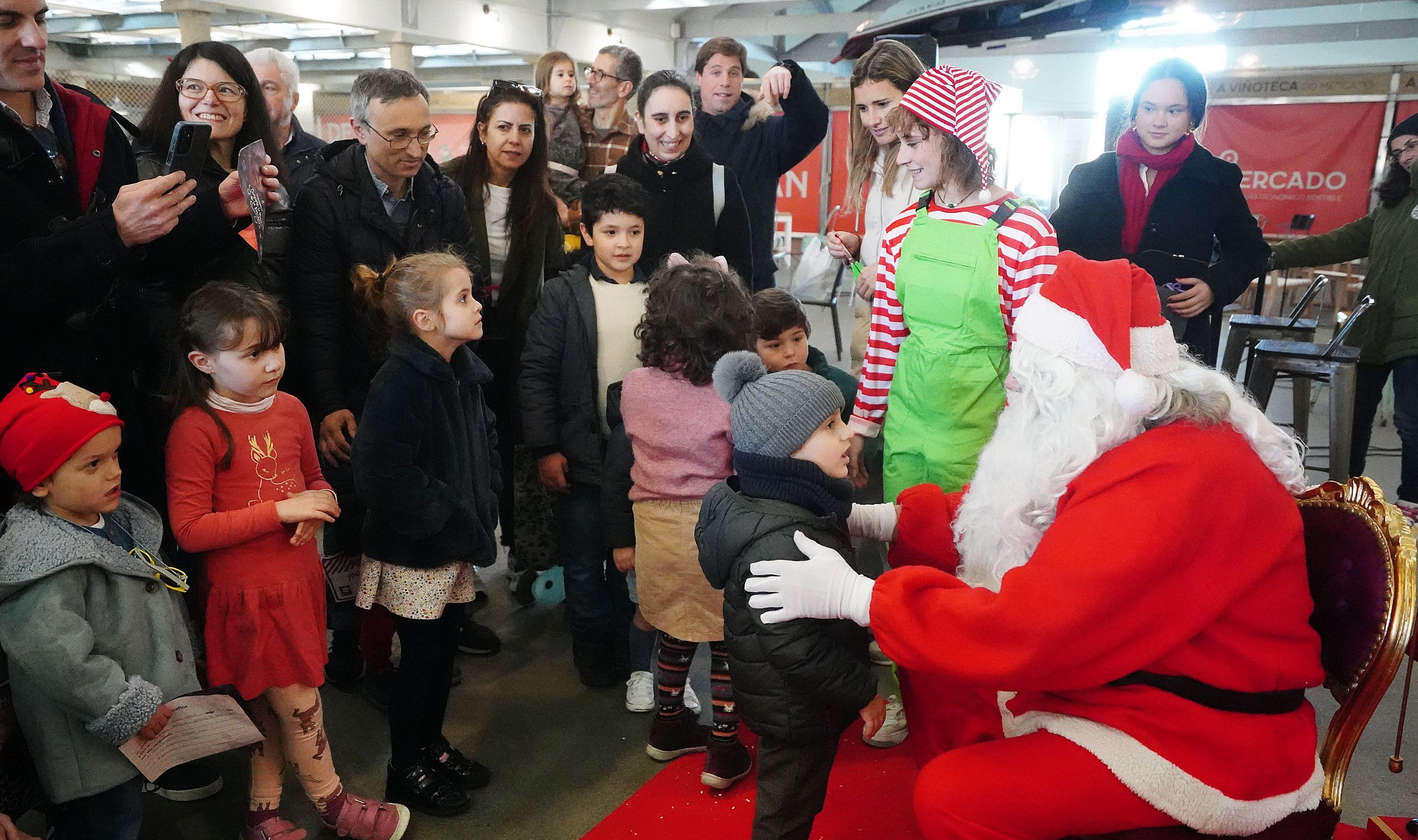 Papá Noel visita o mercado de abastos de Pontevedra