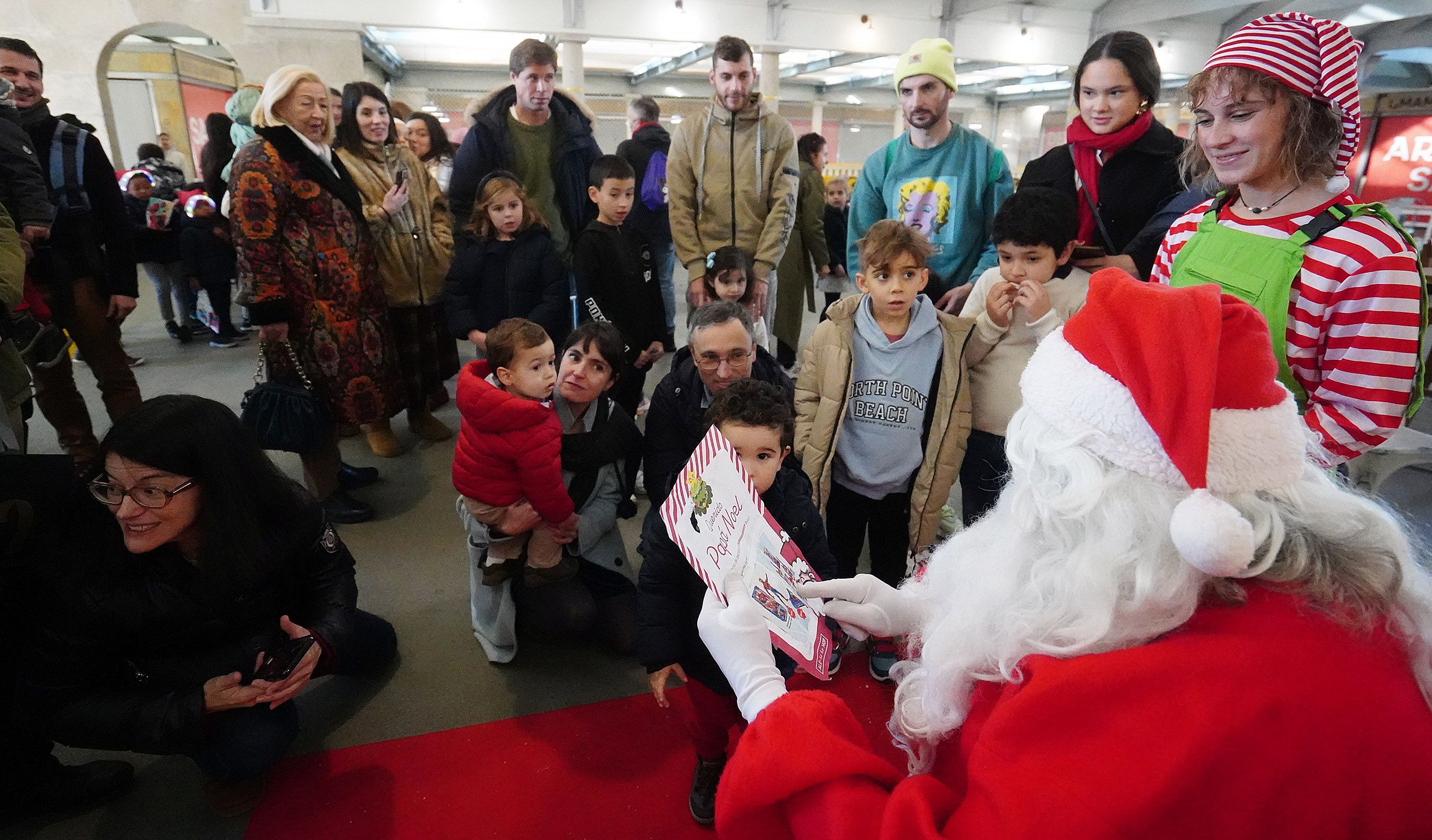 Papá Noel visita o mercado de abastos de Pontevedra