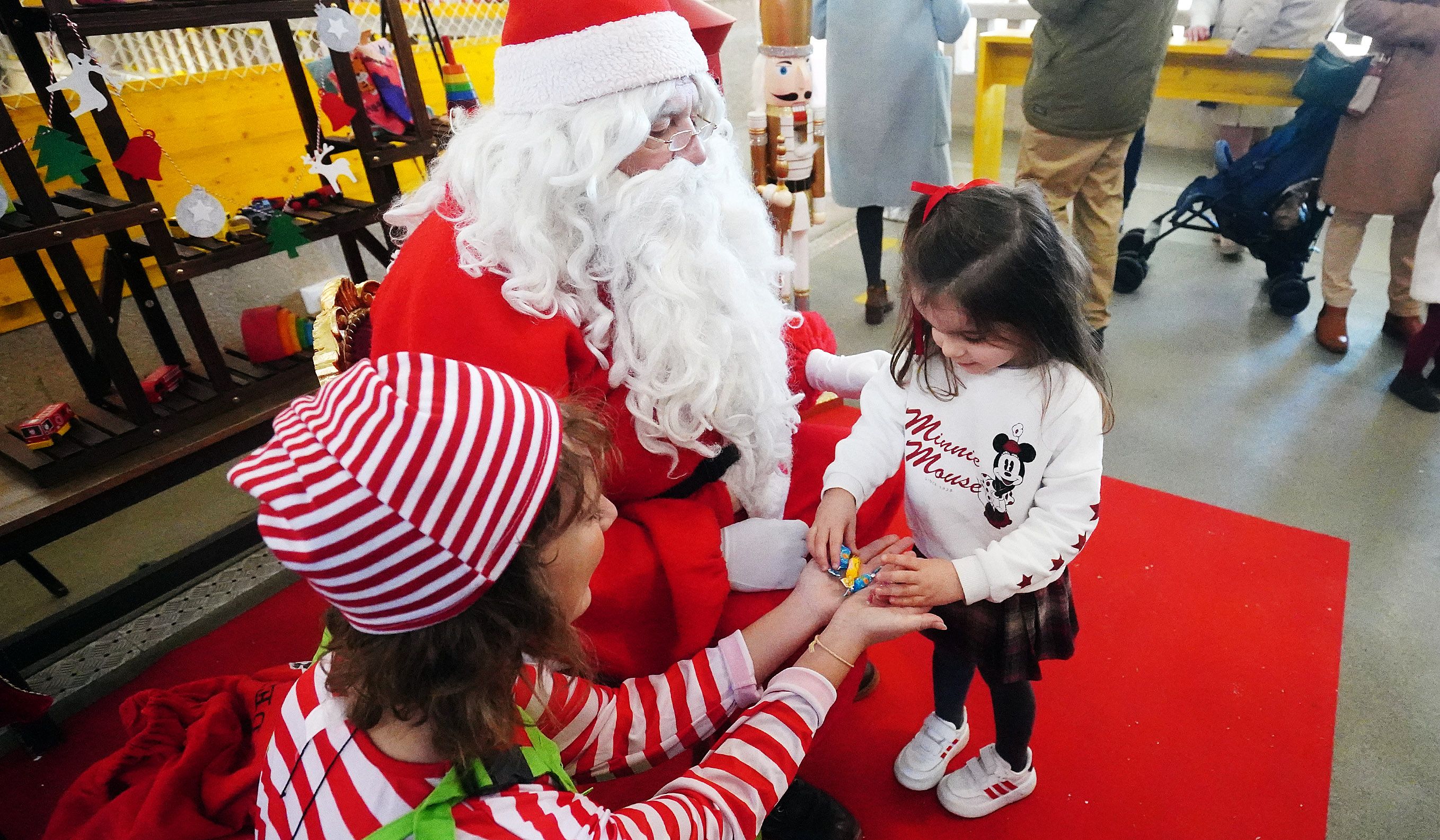 Papá Noel visita o mercado de abastos de Pontevedra