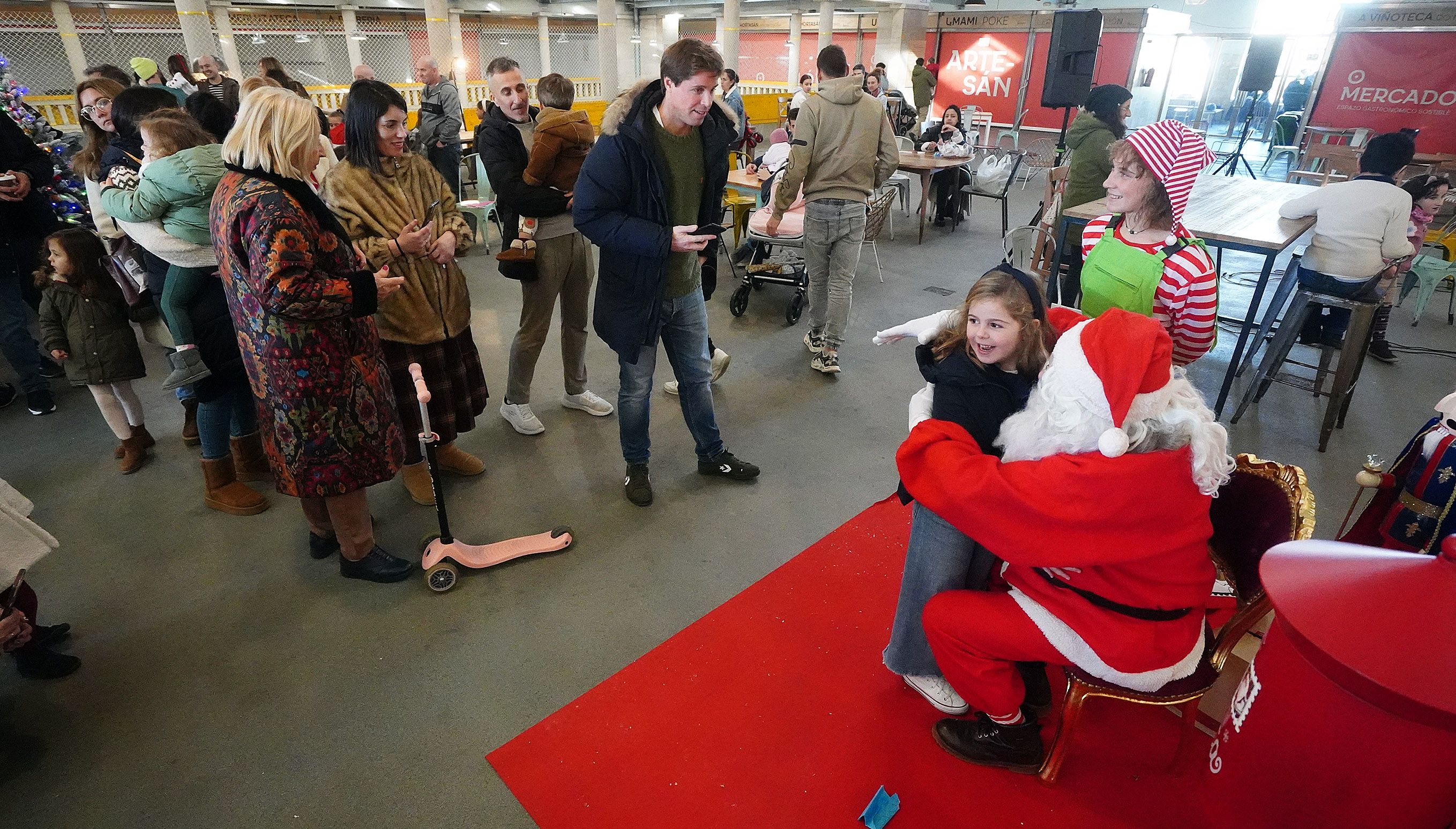 Papá Noel visita o mercado de abastos de Pontevedra