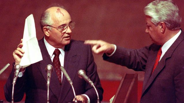 Discusión de Mikhail Gorbachev, presidente da URSS, e Boris Eltsin, presidente da RSFS de Rusia.