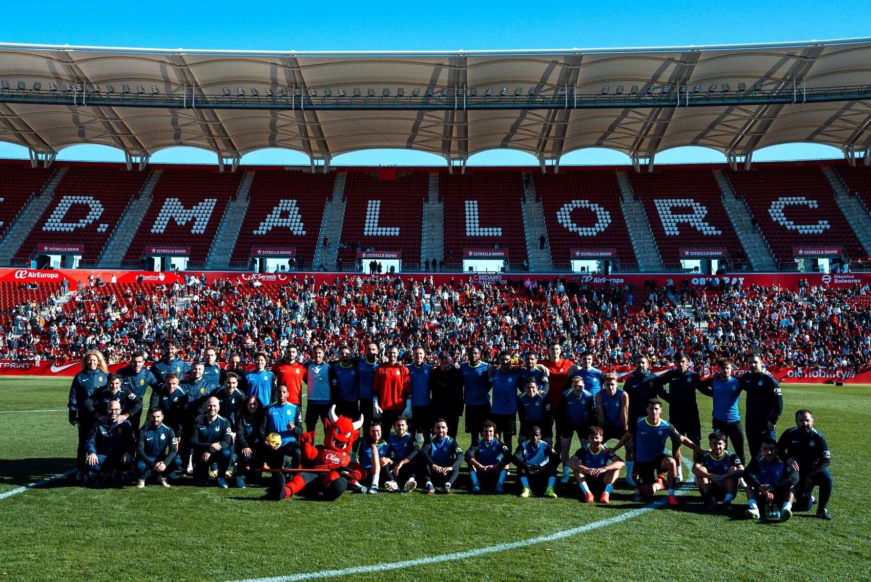 Xornada de portas abertas do RCD Mallorca en Son Moix para despedir 2024