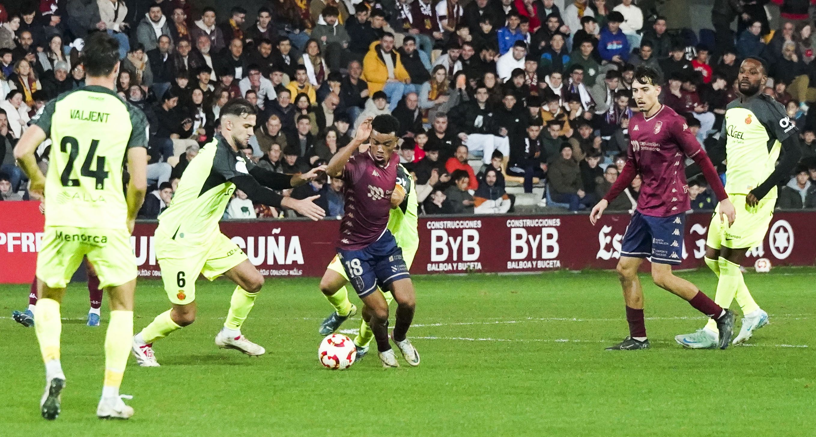 Partido de Copa do Rei entre Pontevedra e Mallorca en Pasarón