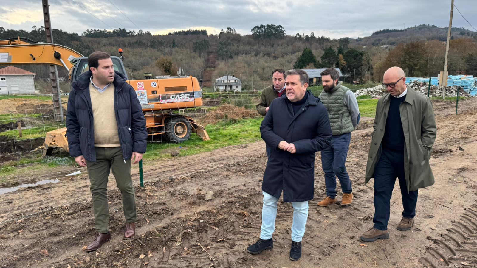 Visita ás obras da residencia de Carballedo