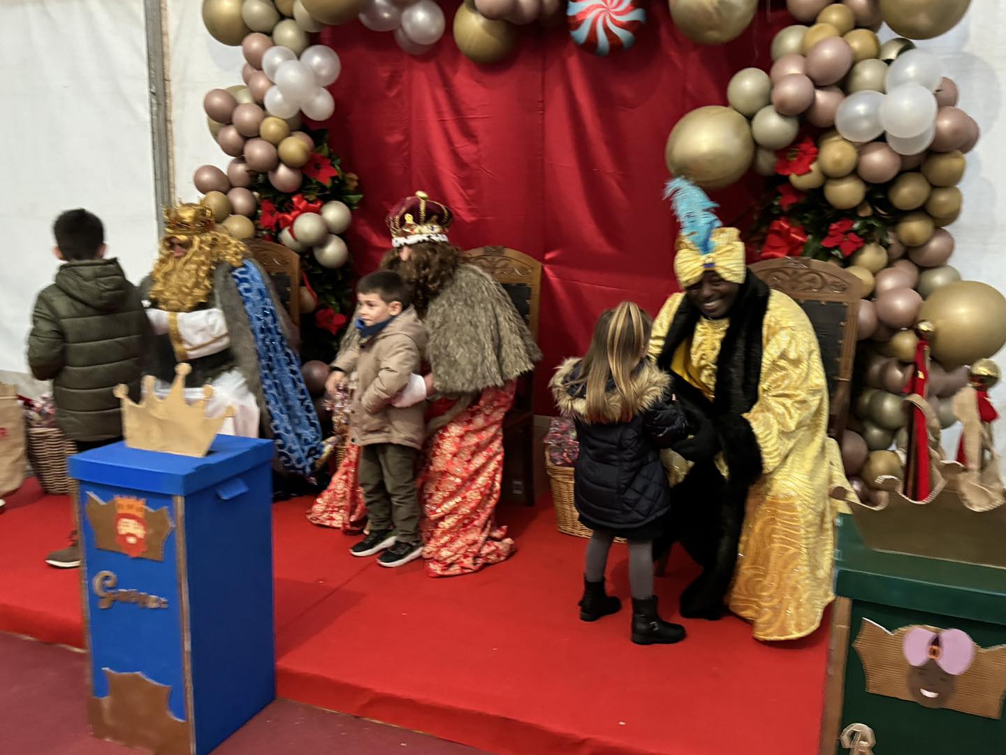 Los Reyes Magos visitan Ponte Caldelas (2)