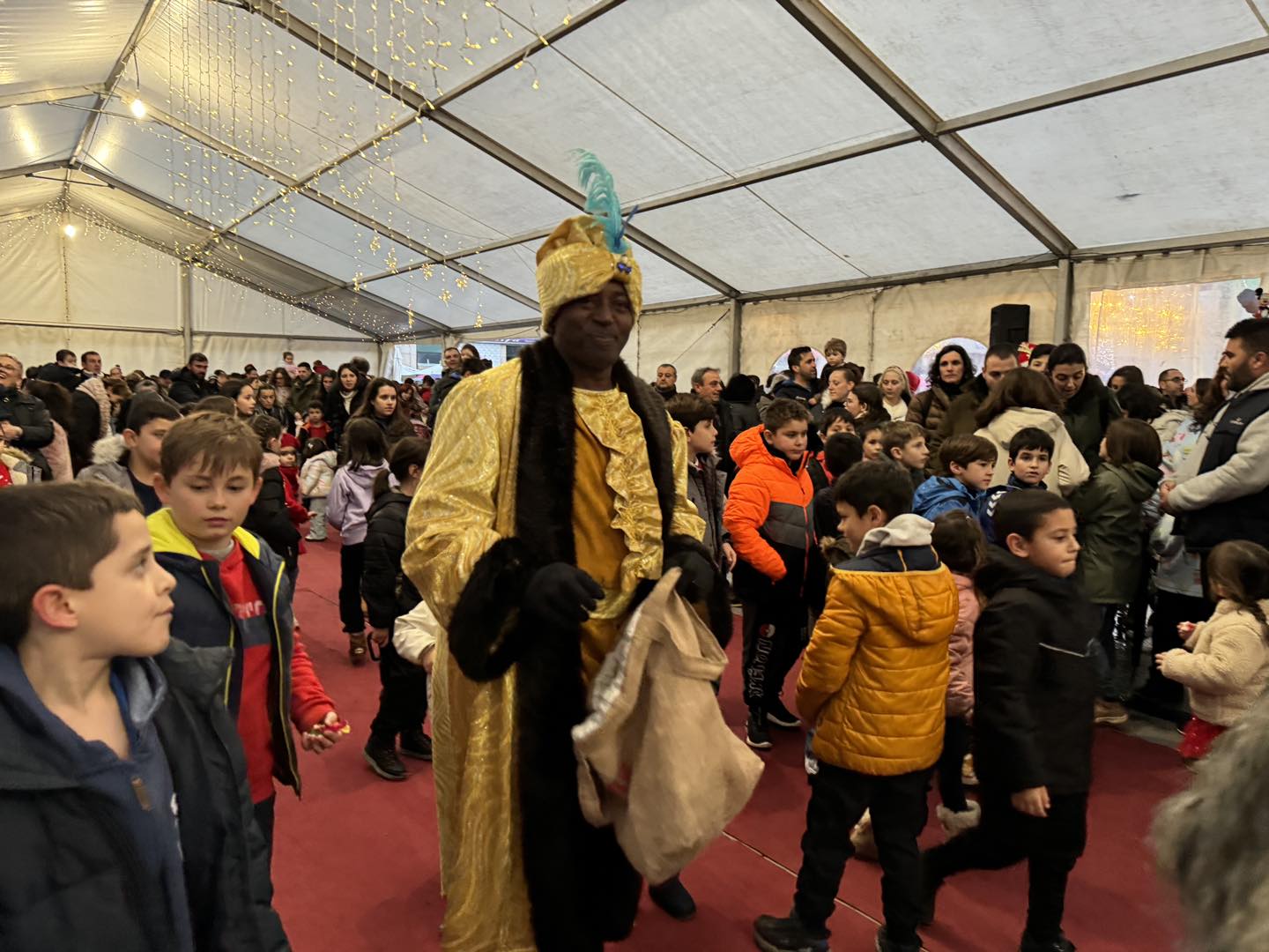 Los Reyes Magos visitan Ponte Caldelas (12)