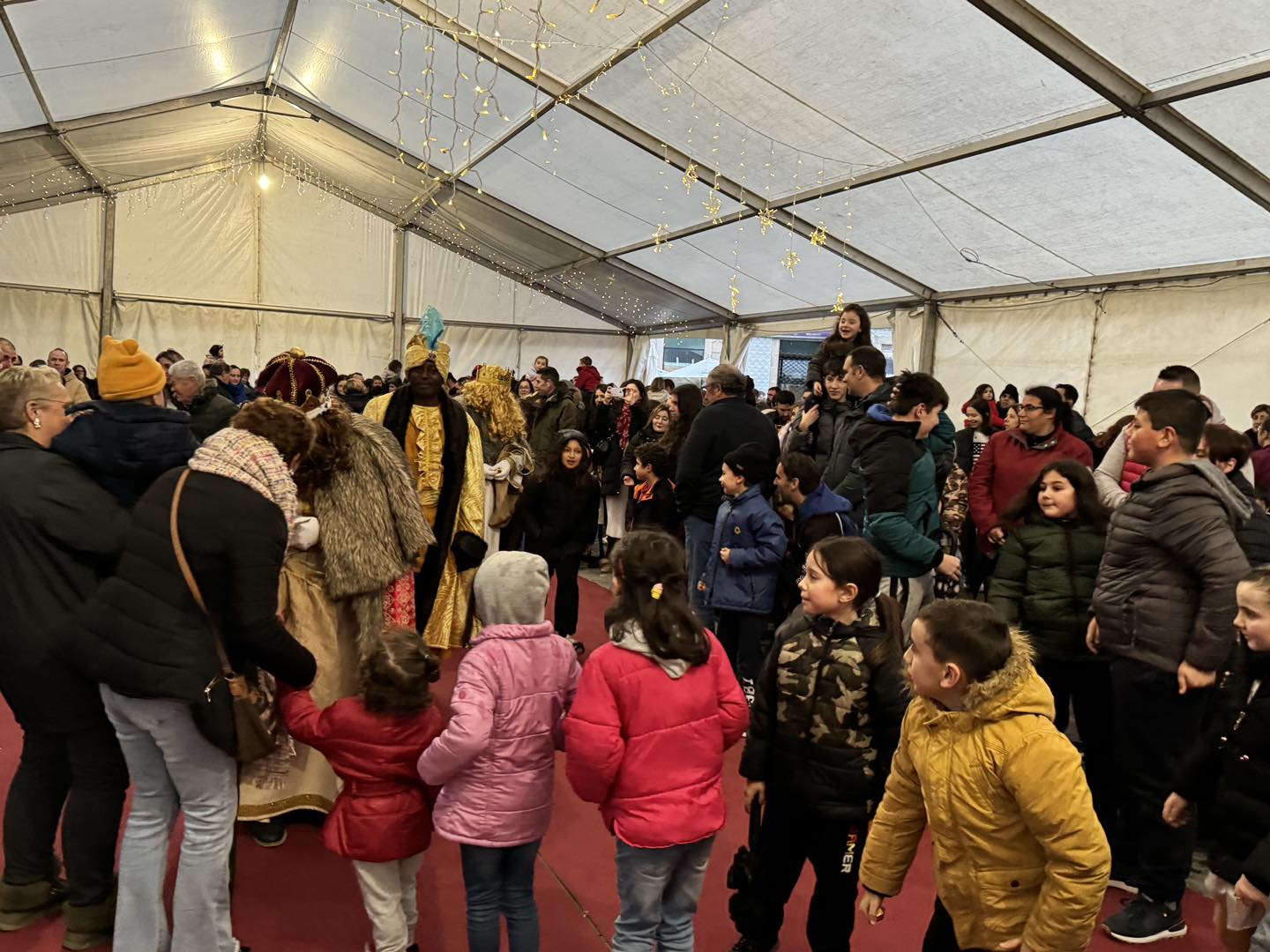 Los Reyes Magos visitan Ponte Caldelas (17)