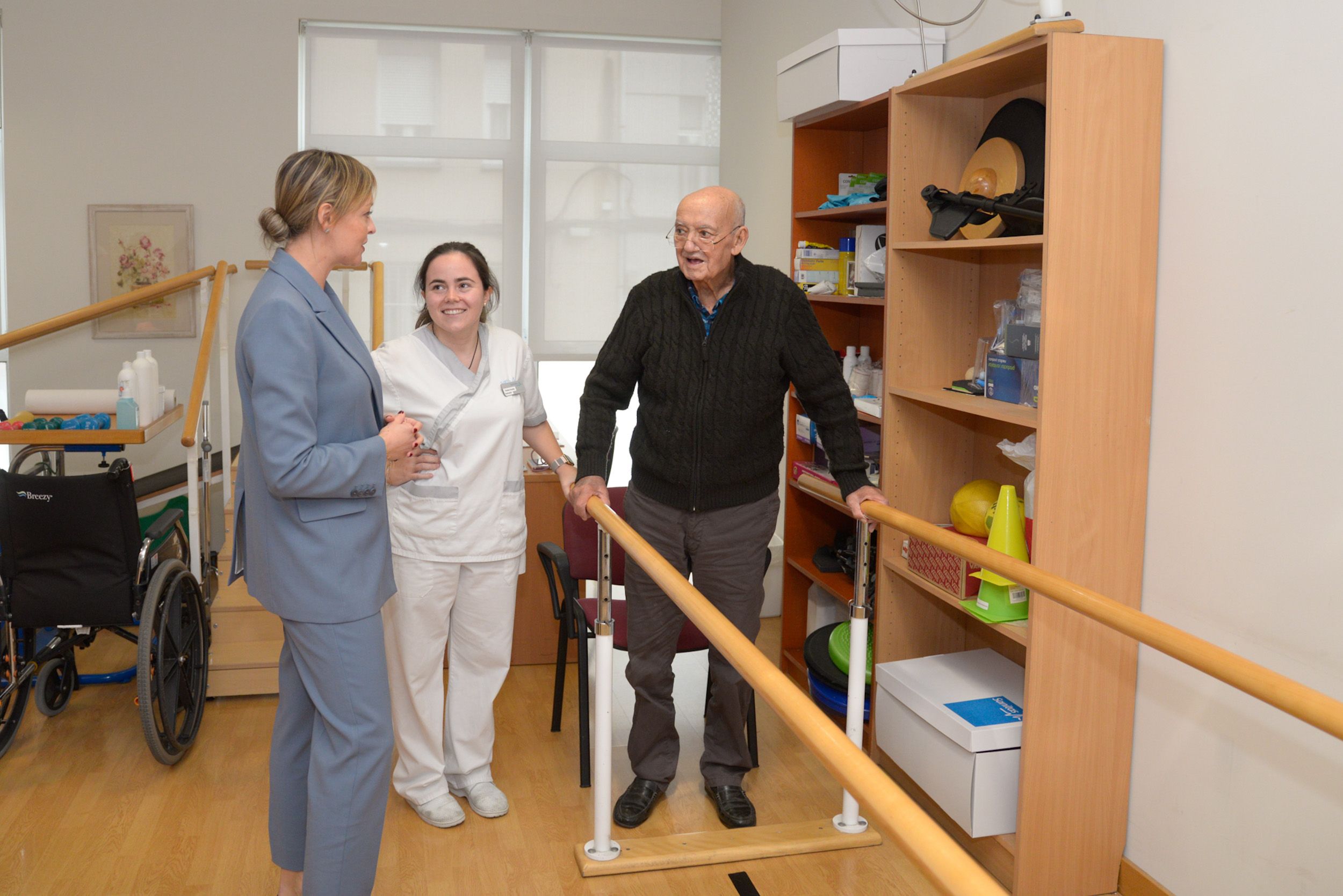 Visita da conselleira a unha residencia de persoas maiores