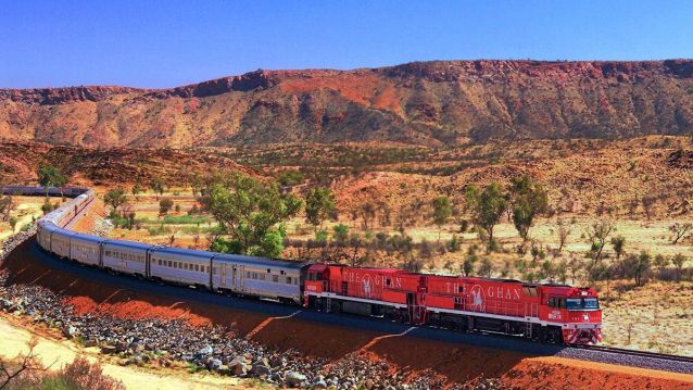 The Ghan percorrendo o Outback