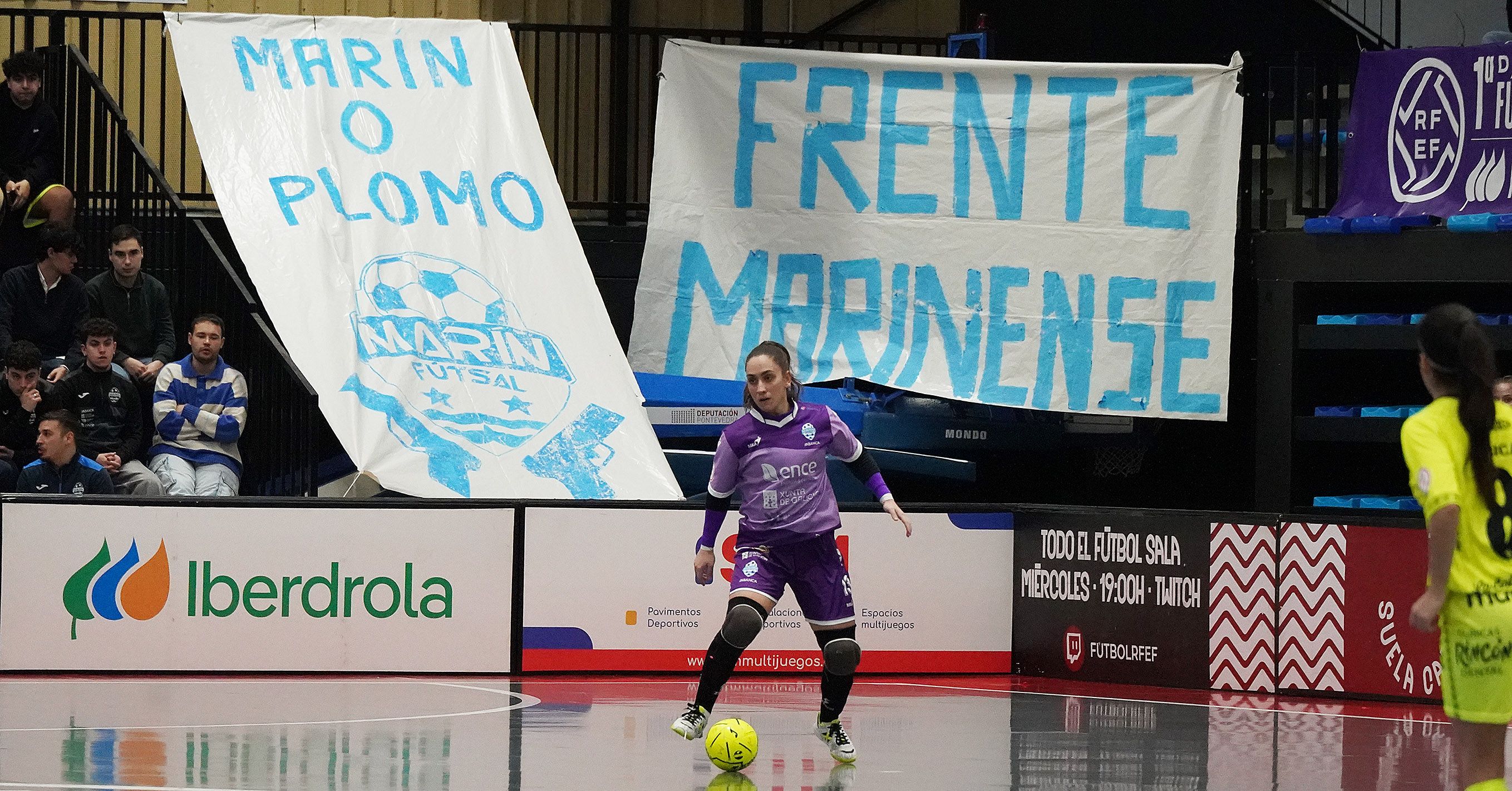 Partido entre o Marín Futsal e o Atlético Torcal na Raña